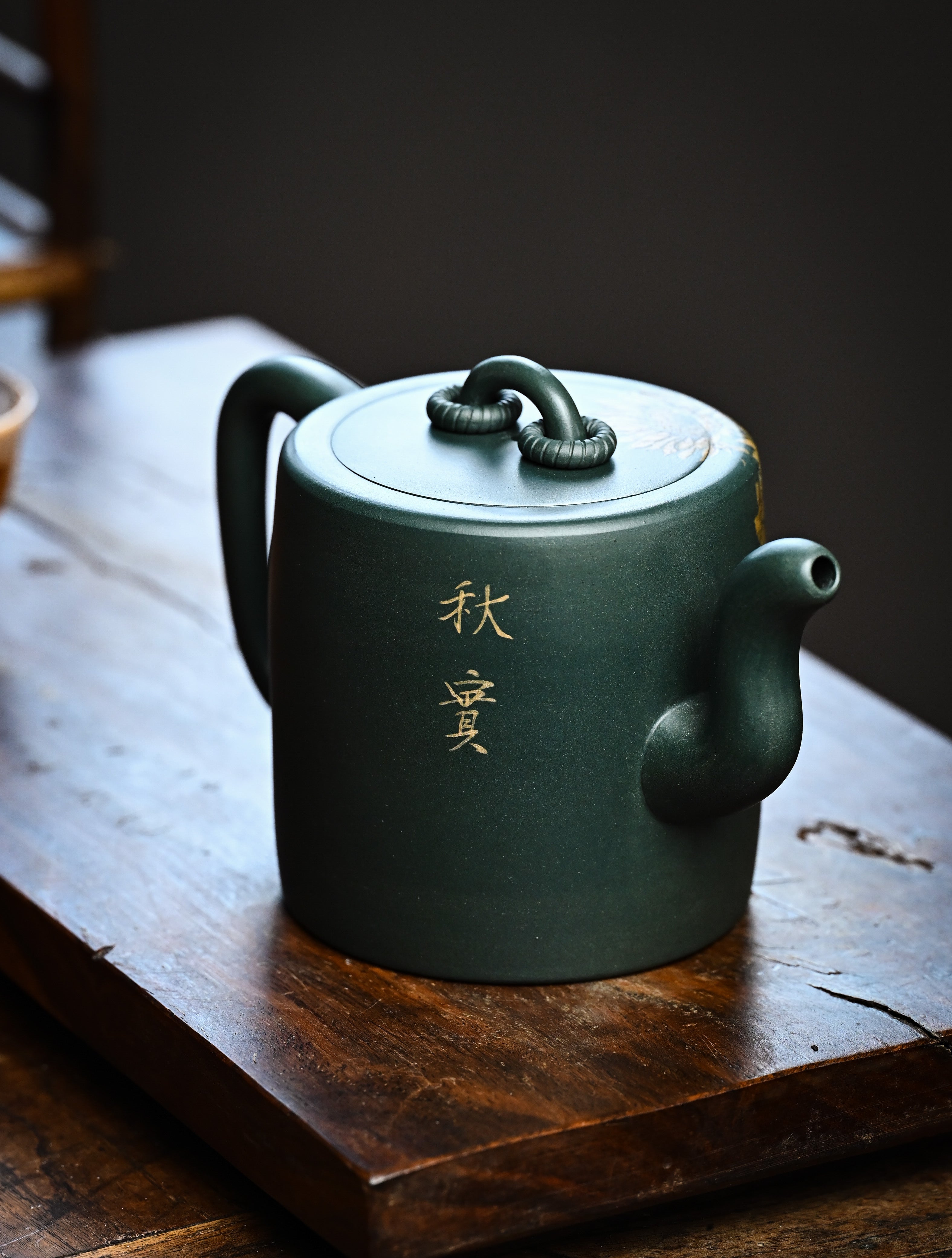 YANYOO handmade Yixing teapot featuring aged green clay and embedded painting of sunflower by Master Xuanzi, lifestyle right side.