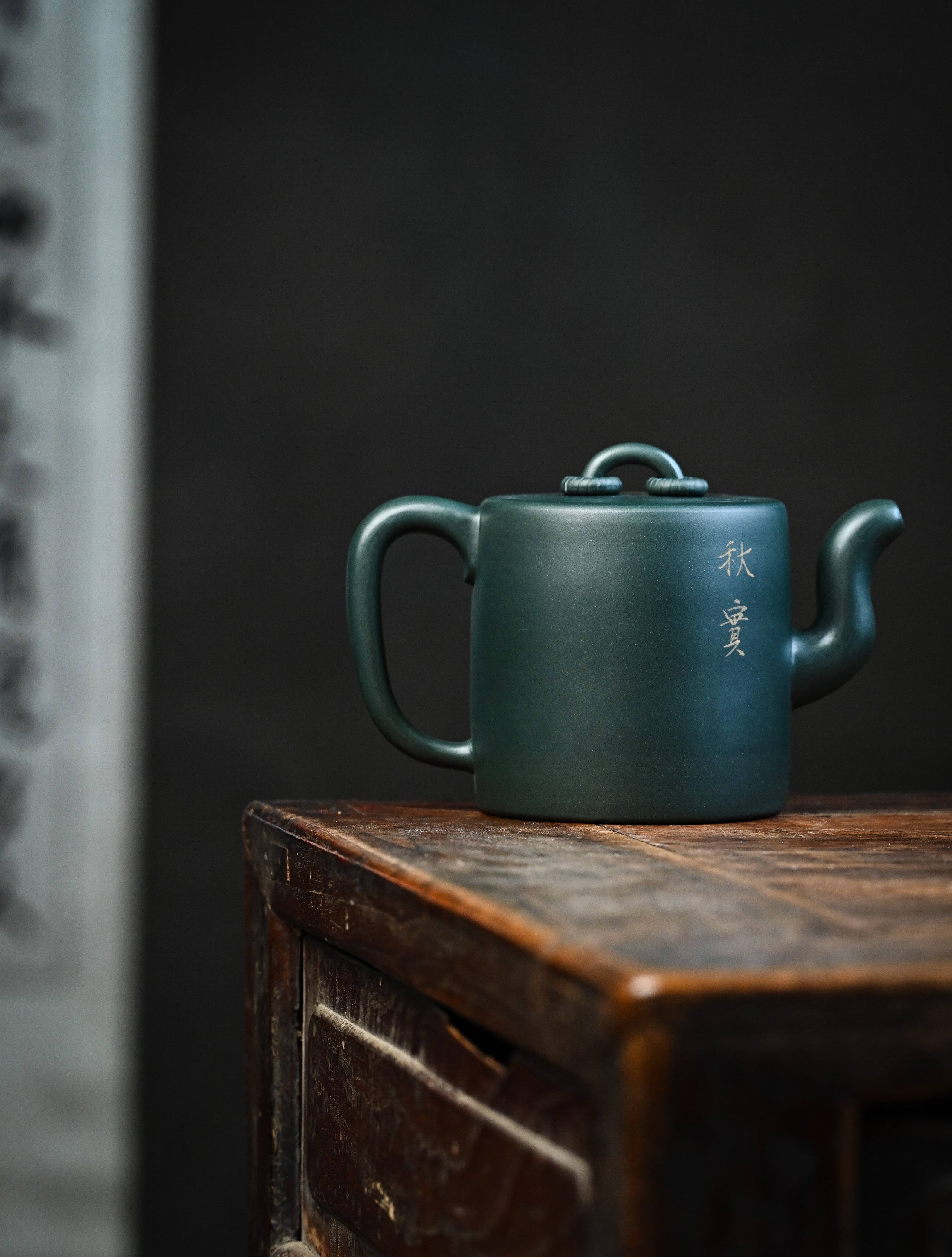 YANYOO handmade Yixing teapot featuring aged green clay and embedded painting of sunflower by Master Xuanzi, lifestyle wide-angle right side.
