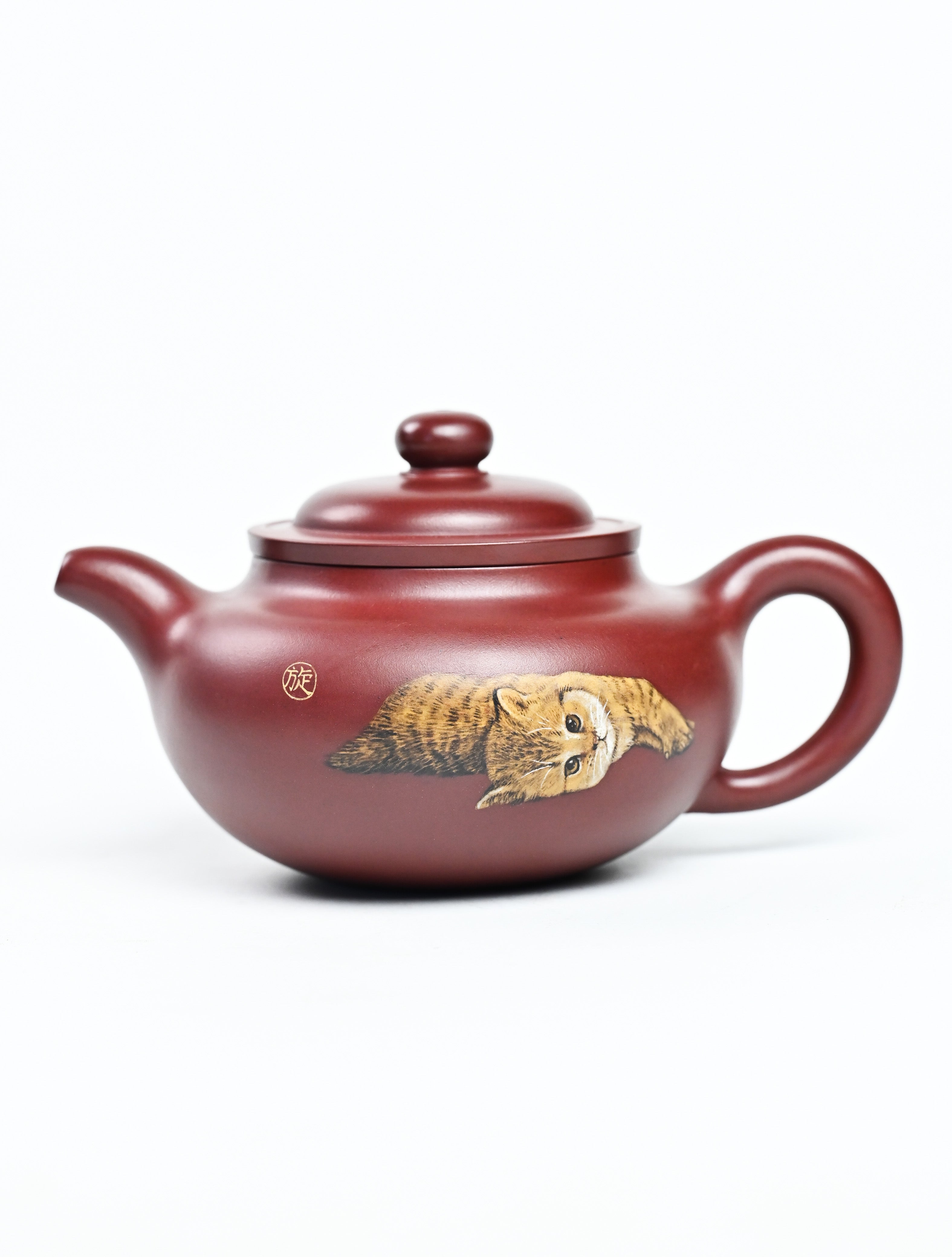 YANYOO handmade Yixing teapot featuring Hong Pi Long clay and embedded painting of cat by Master Xuanzi, product left side.