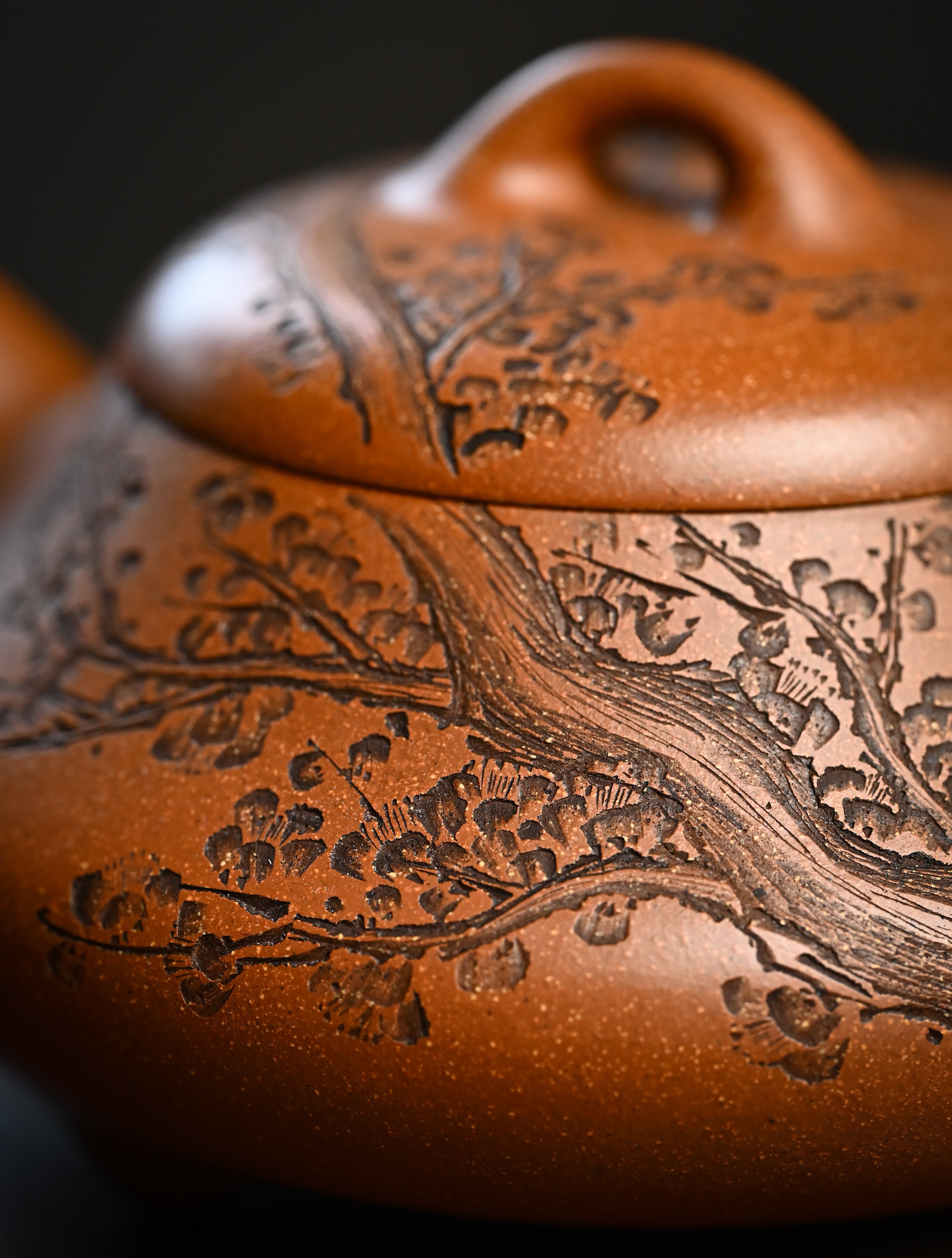 YANYOO handmade Yixing teapot featuring Yucheng Kiln Duanni clay and delicate engravings, Han Tang Shi Piao, lifestyle detail front side.