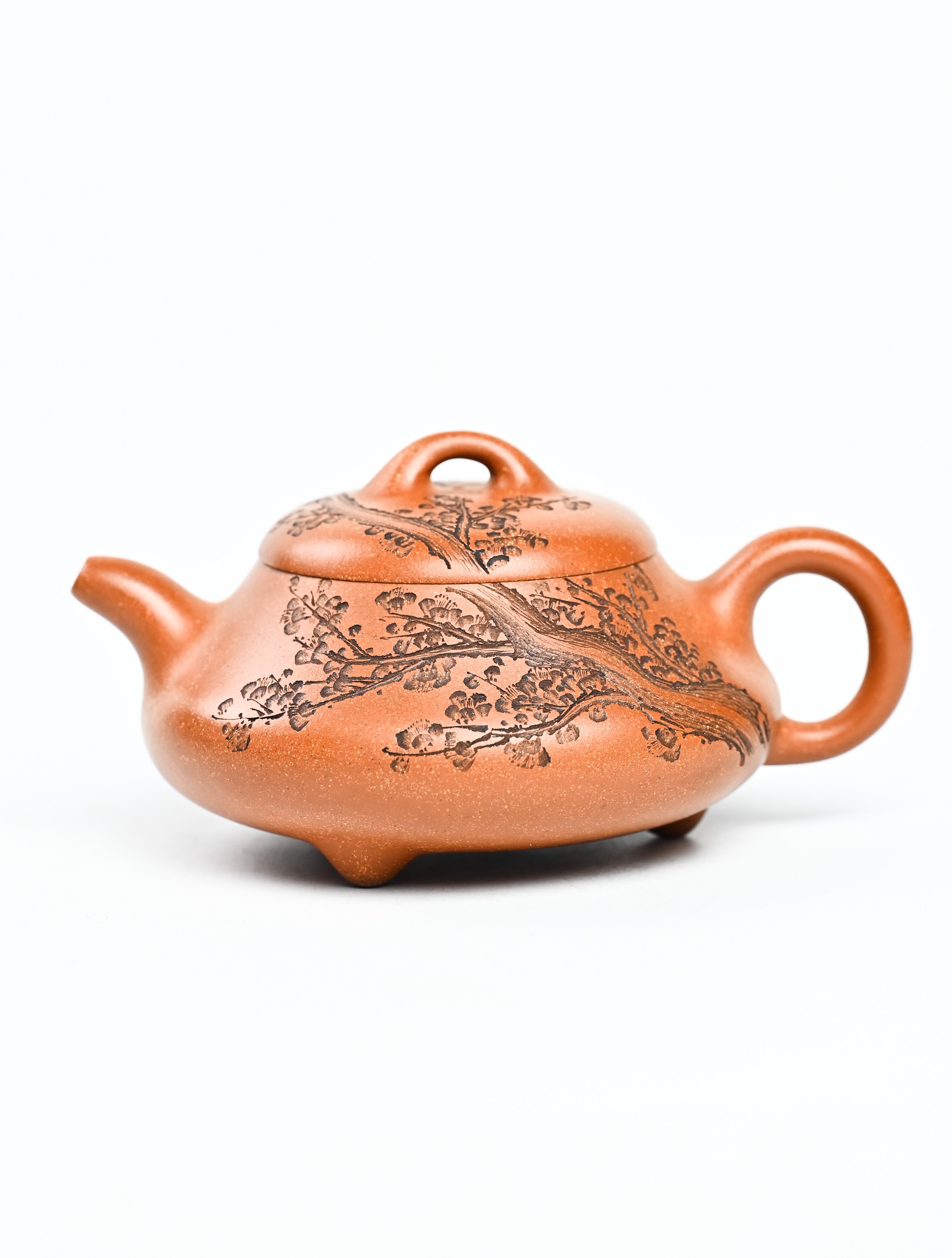 YANYOO handmade Yixing teapot featuring Yucheng Kiln Duanni clay and delicate engravings, Han Tang Shi Piao, product left side.
