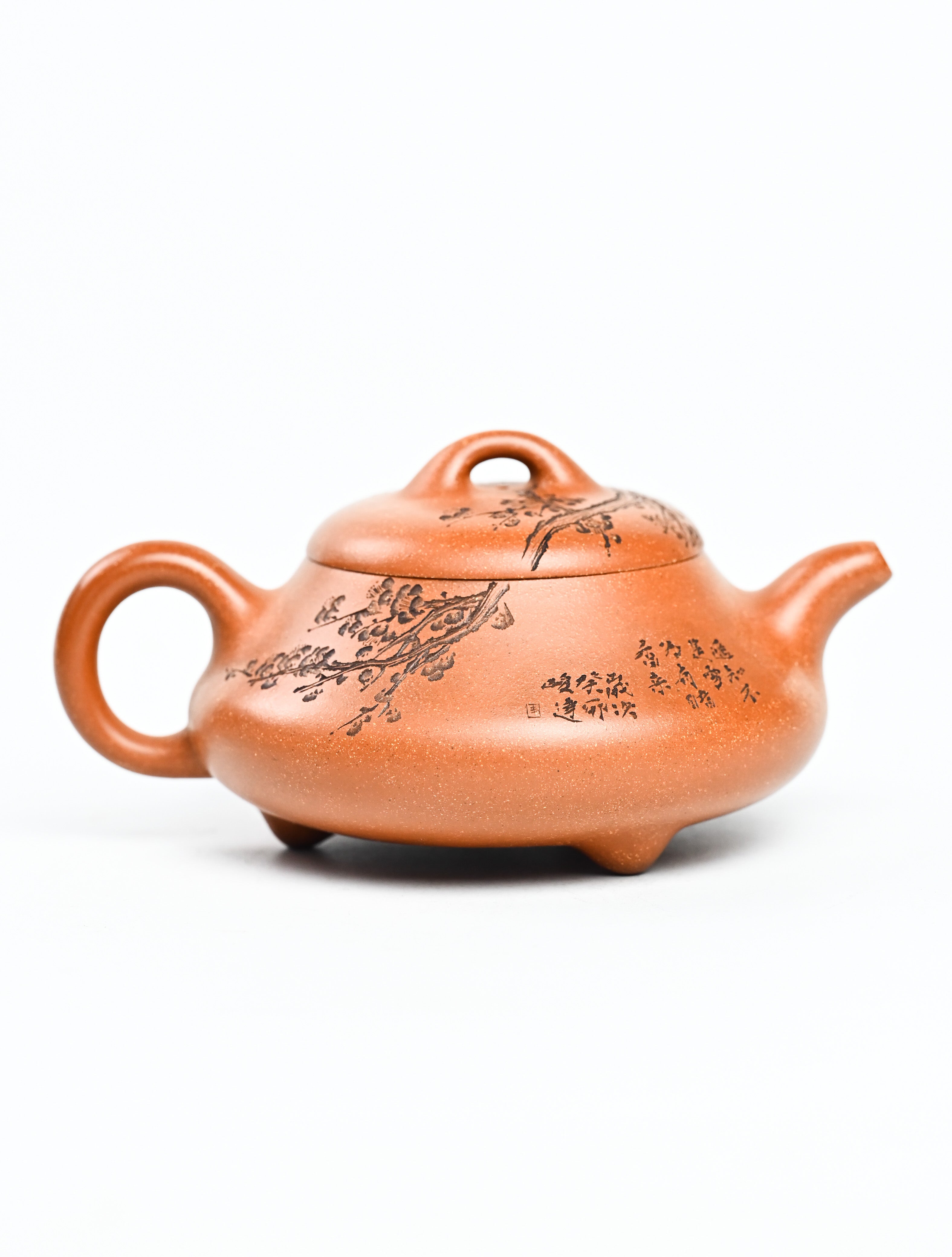 YANYOO handmade Yixing teapot featuring Yucheng Kiln Duanni clay and delicate engravings, Han Tang Shi Piao, product right side.