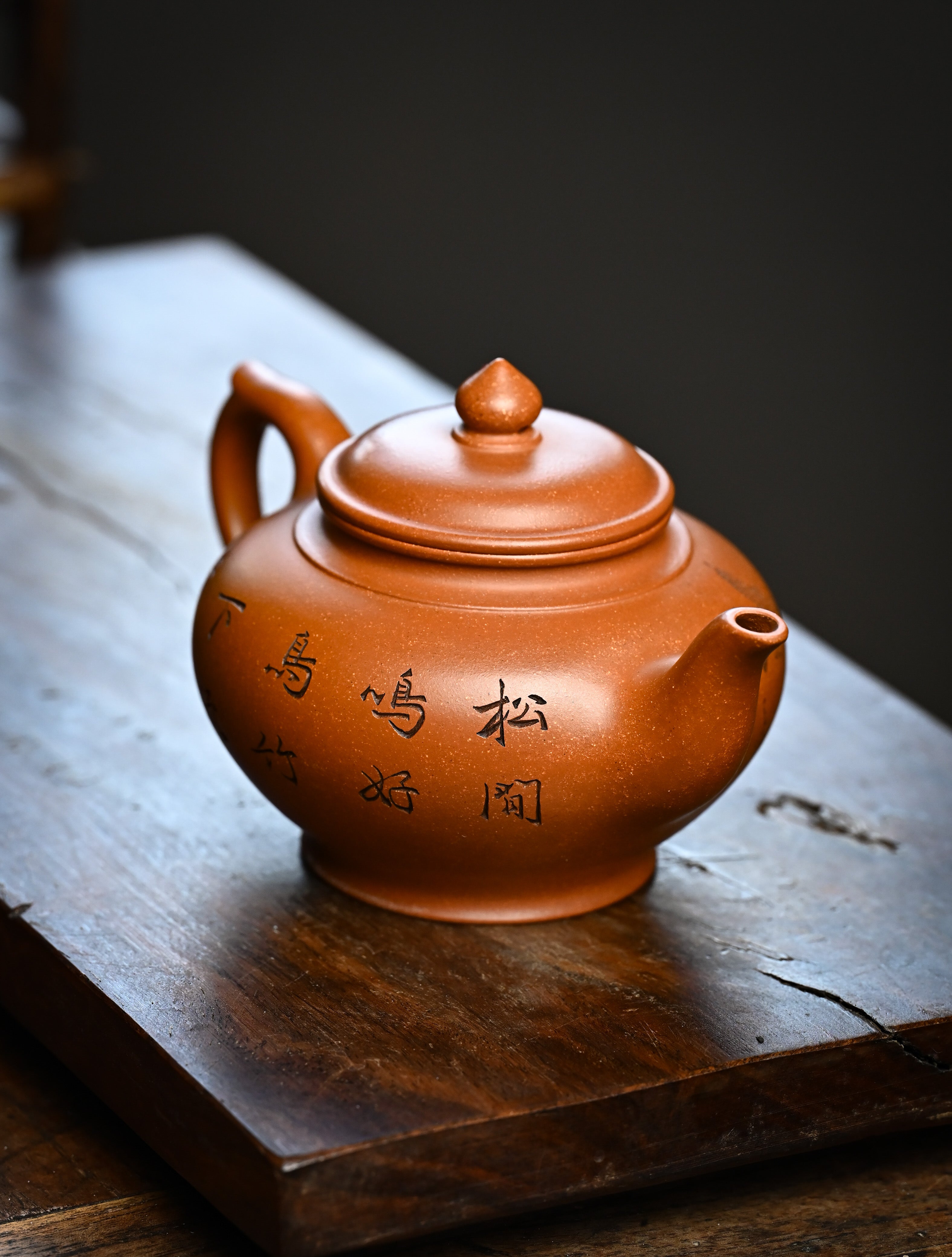 YANYOO handmade Yixing teapot featuring Yucheng Kiln Duanni clay and delicate engravings, Xiao Ying, lifestyle right side.