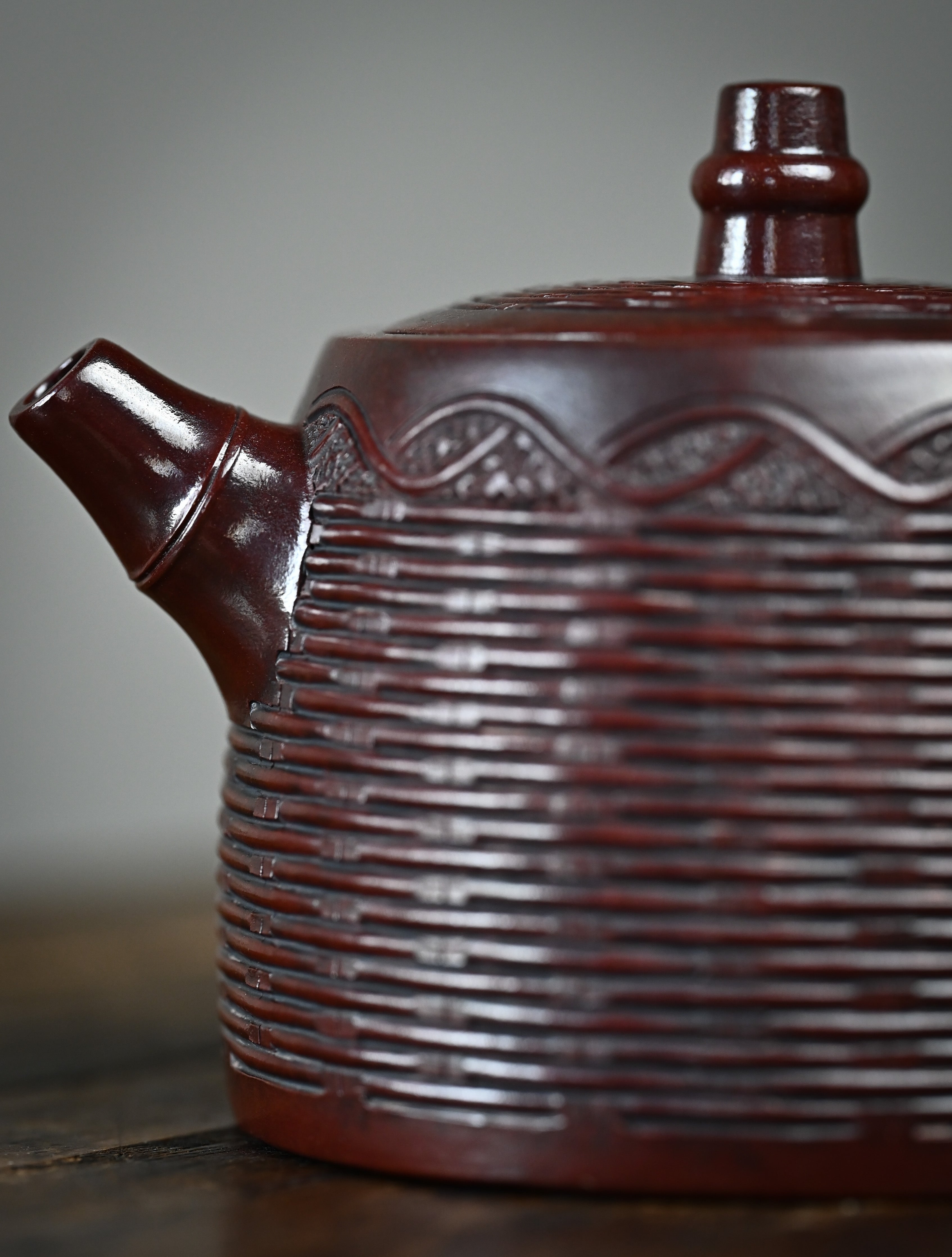 YANYOO handcrafted Yixing teapot featuring aged Wuni clay, bamboo weaving technique, Han Duo, lifestyle detail.