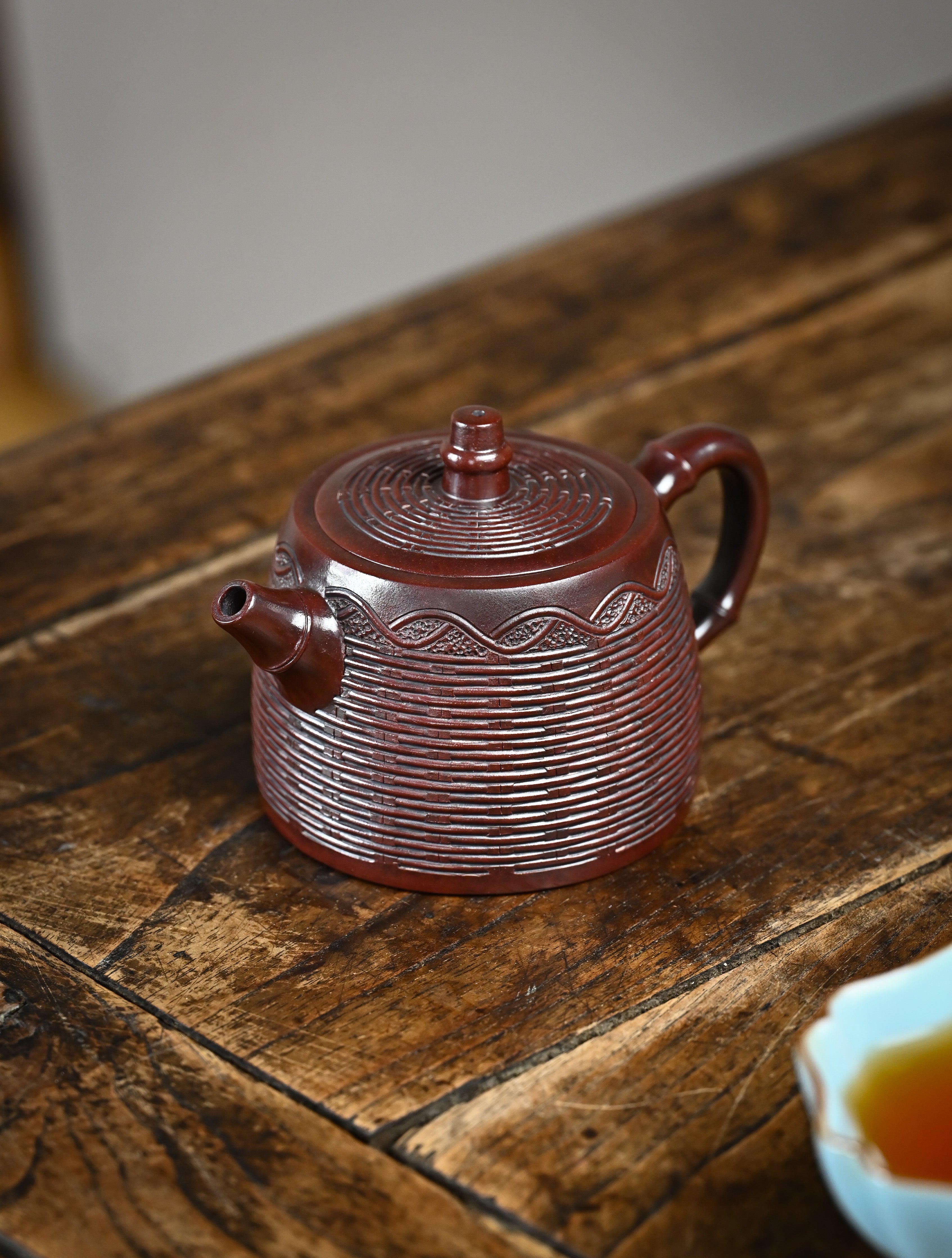 YANYOO handcrafted Yixing teapot featuring aged Wuni clay, bamboo weaving technique, Han Duo, lifestyle left side.