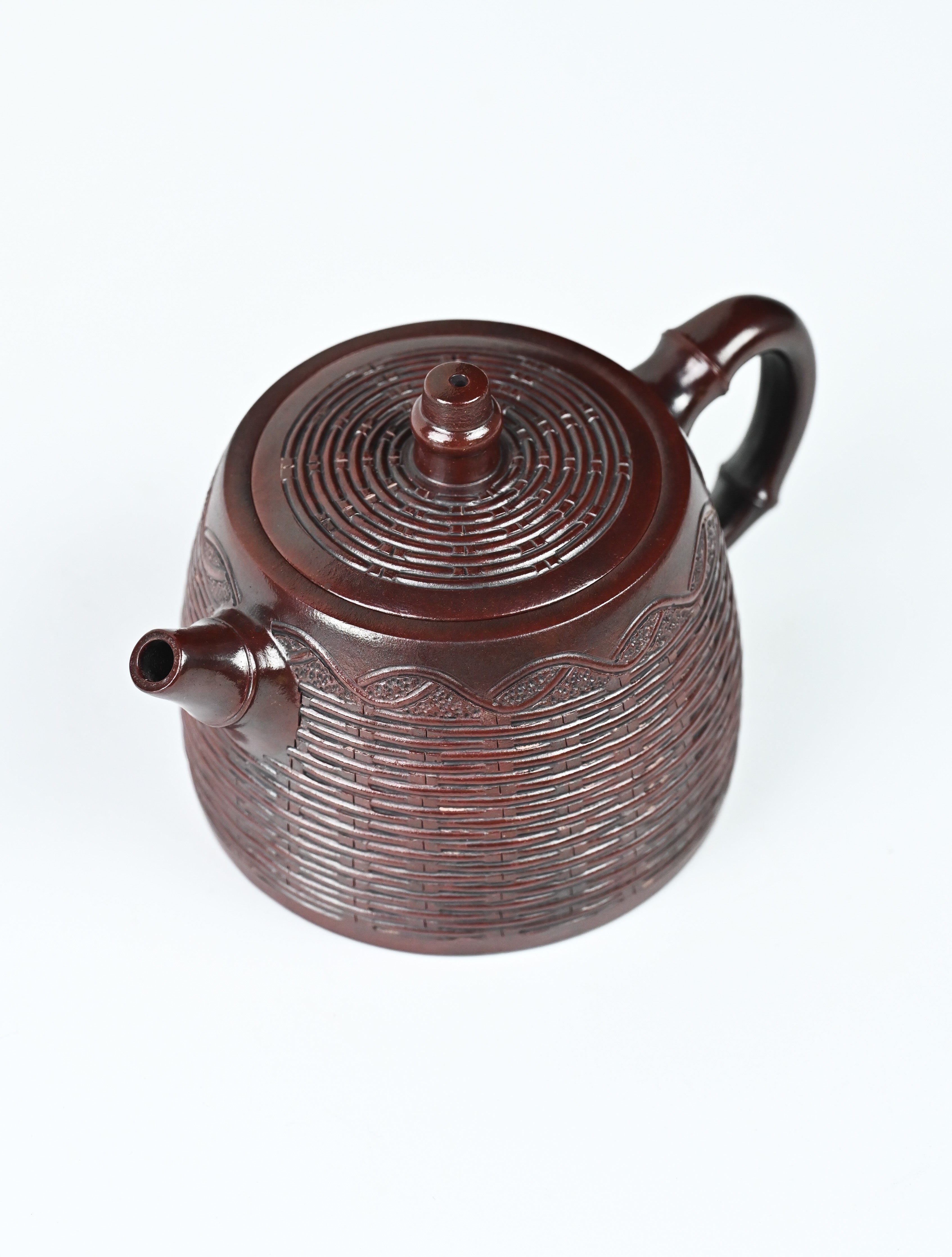 YANYOO handcrafted Yixing teapot featuring aged Wuni clay, bamboo weaving technique, Han Duo, product top side.