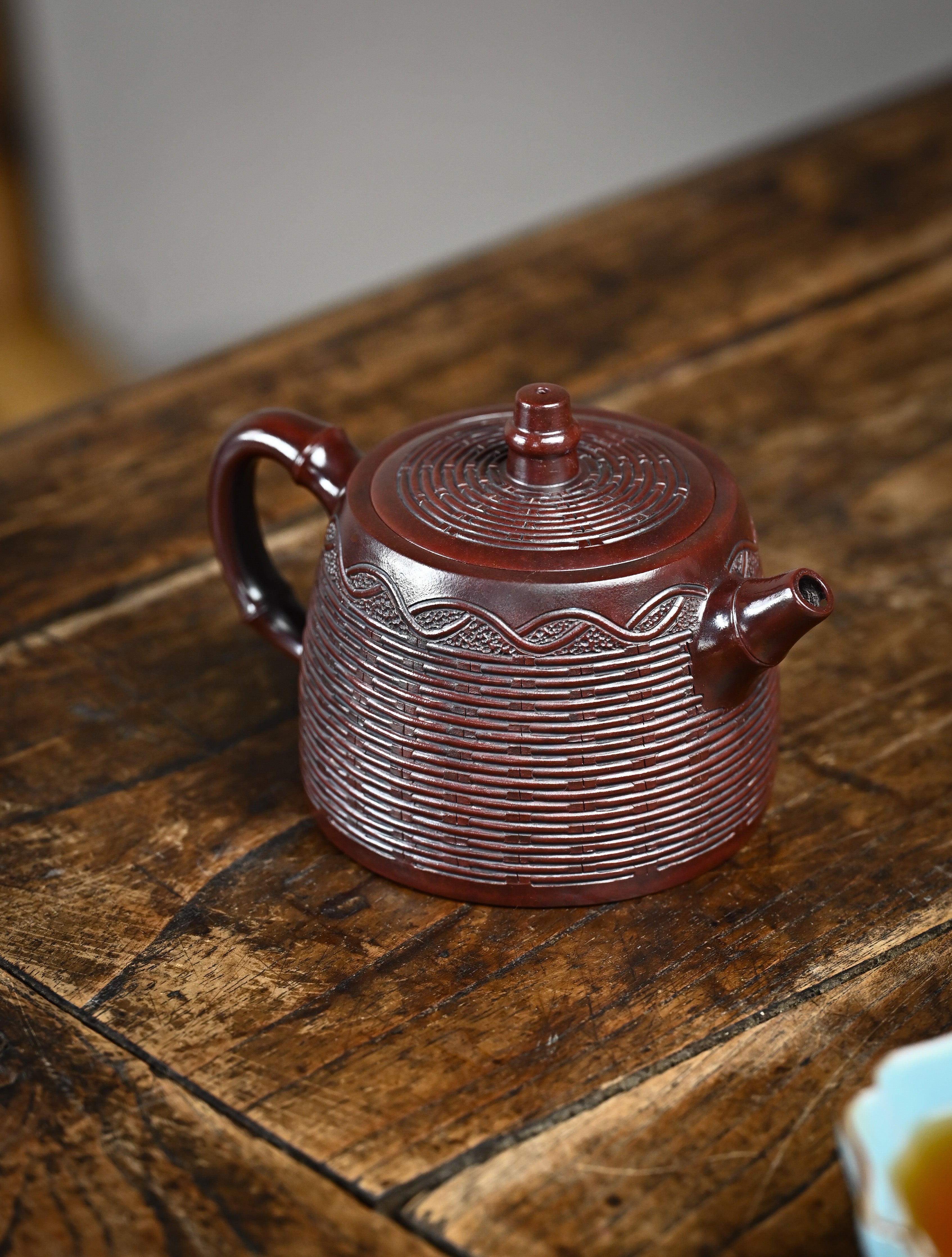 YANYOO handcrafted Yixing teapot featuring aged Wuni clay, bamboo weaving technique, Han Duo, lifestyle right side.