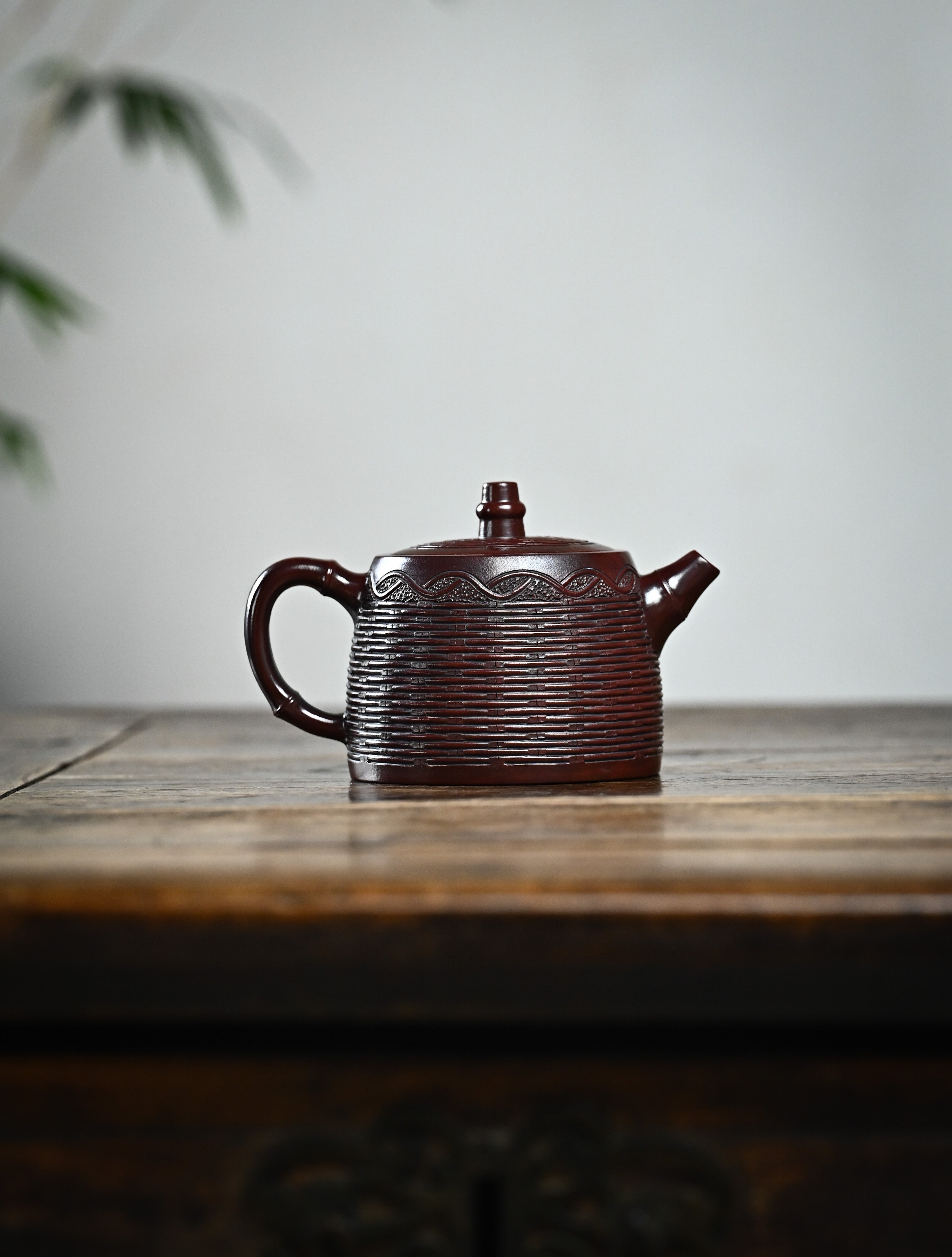 YANYOO handcrafted Yixing teapot featuring aged Wuni clay, bamboo weaving technique, Han Duo, lifestyle wide-angle right side.