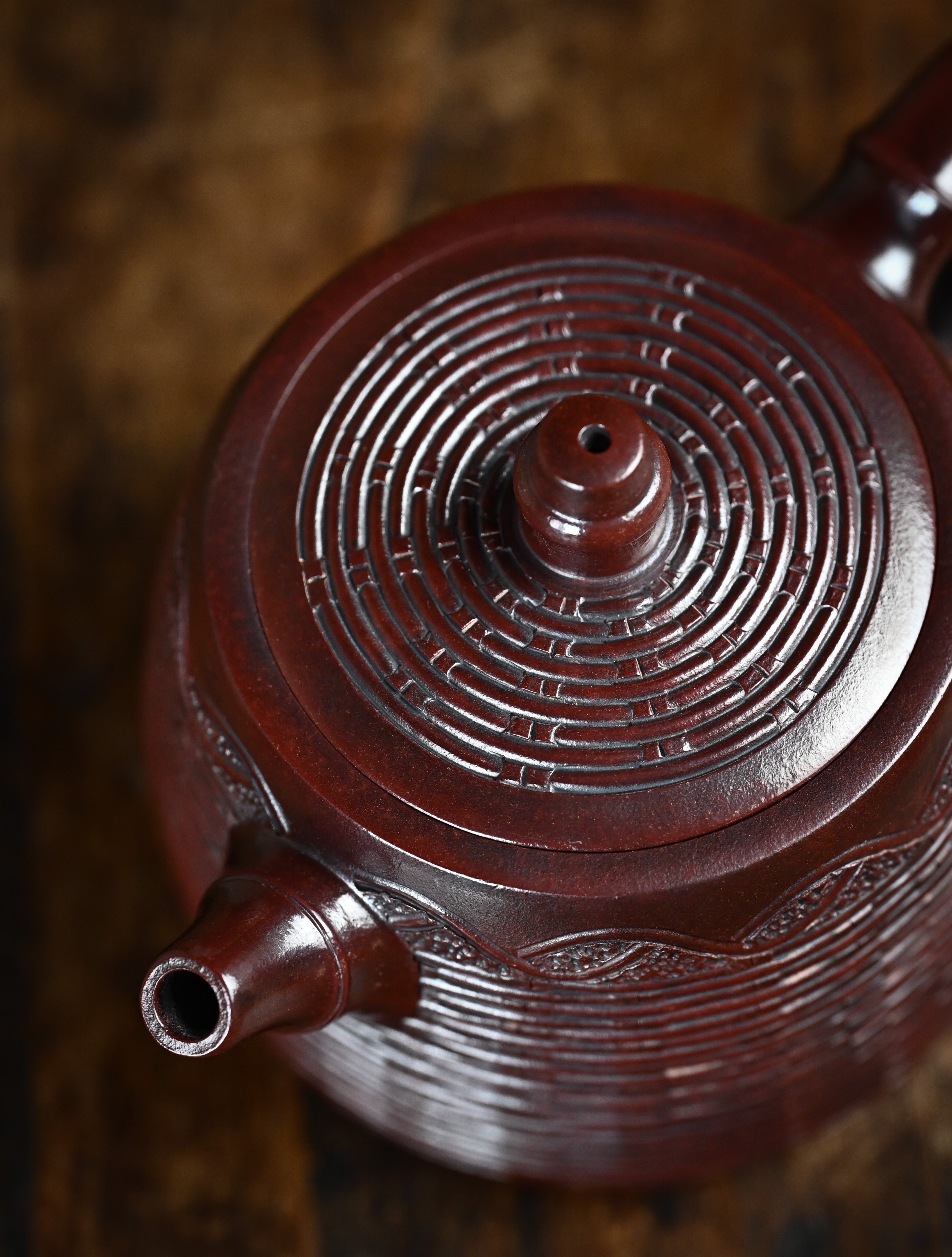 YANYOO handcrafted Yixing teapot featuring aged Wuni clay, bamboo weaving technique, Han Duo, lifestyle top side.