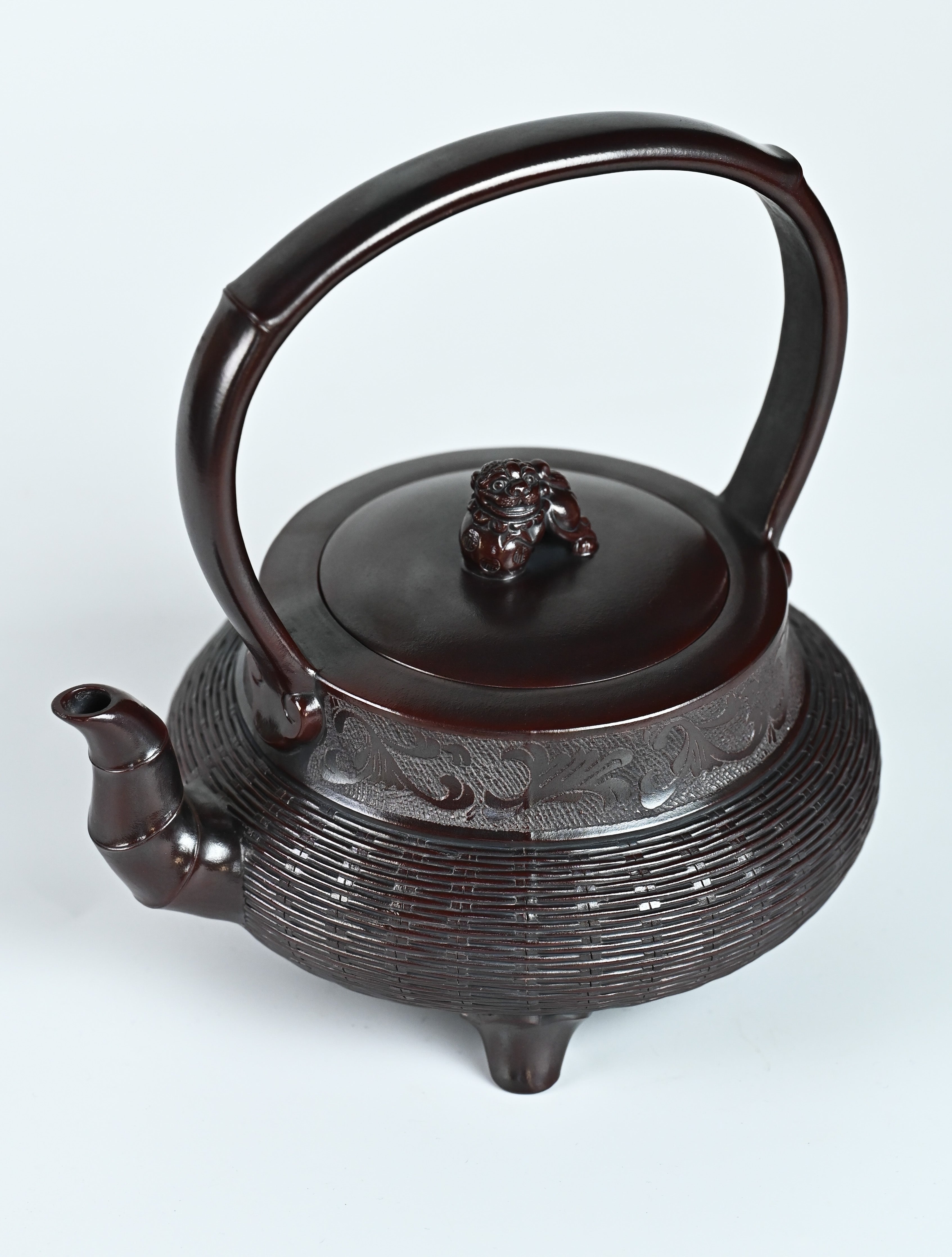 YANYOO handcrafted Yixing teapot featuring aged Wuni clay, bamboo weaving technique and delicate lifting handle, Lifting Tripod, product top side.