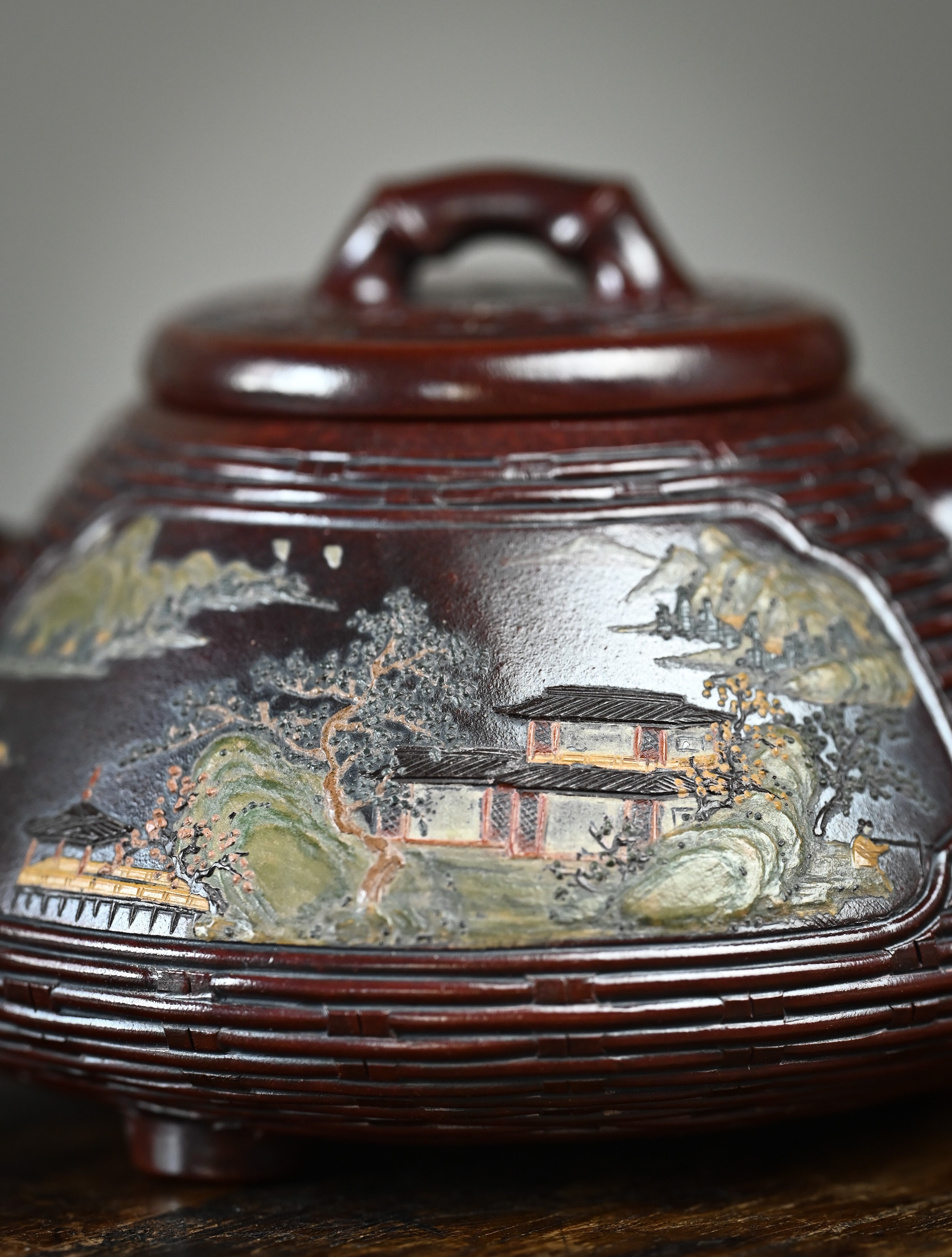 YANYOO handcrafted Yixing teapot featuring aged Wuni clay, bamboo weaving technique and exquistie hand clay painting, Shi Piao, lifestyle detail front.