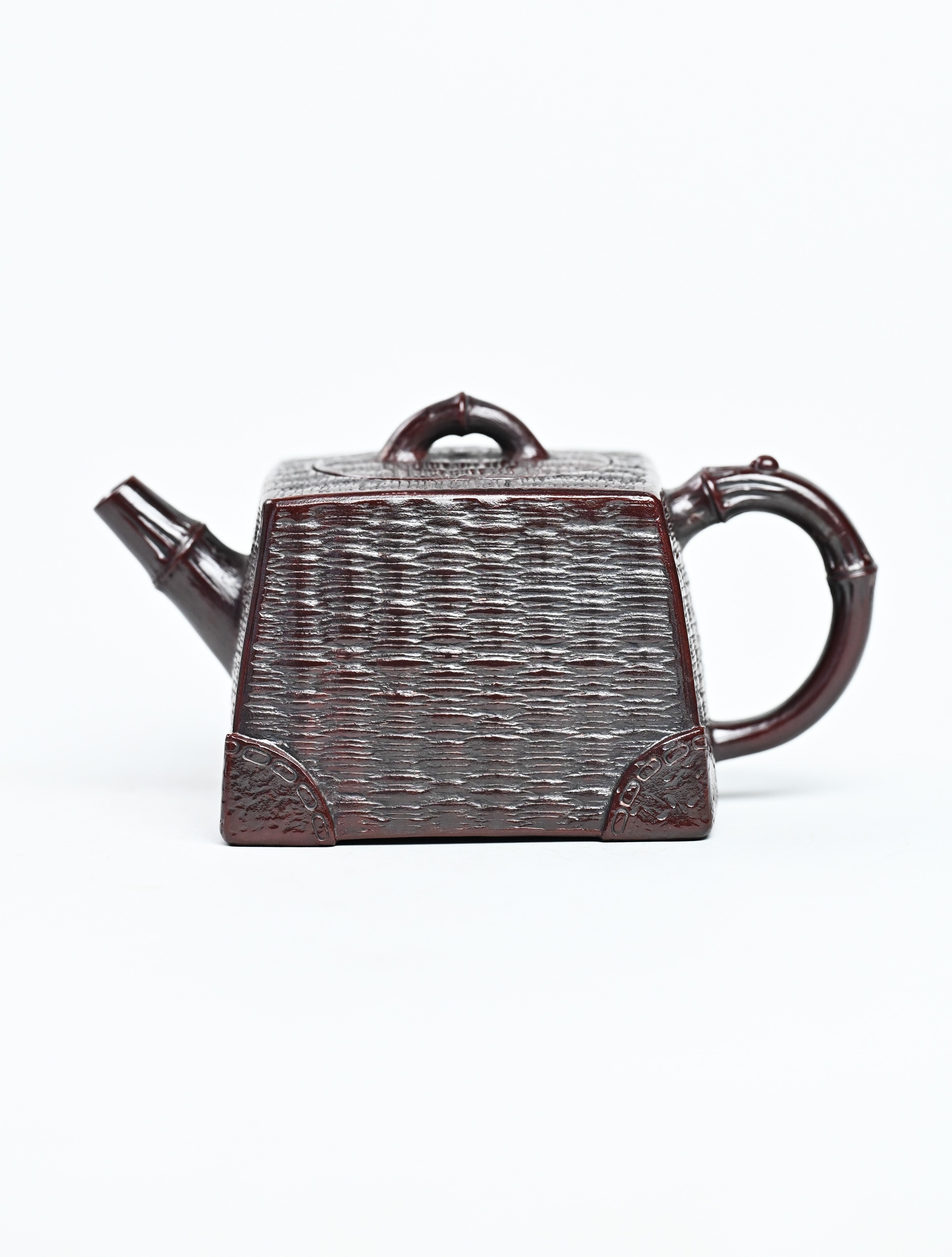 YANYOO handcrafted Yixing teapot featuring aged Wuni clay, bamboo weaving technique and a unique square shape, Si Fang, product left side.