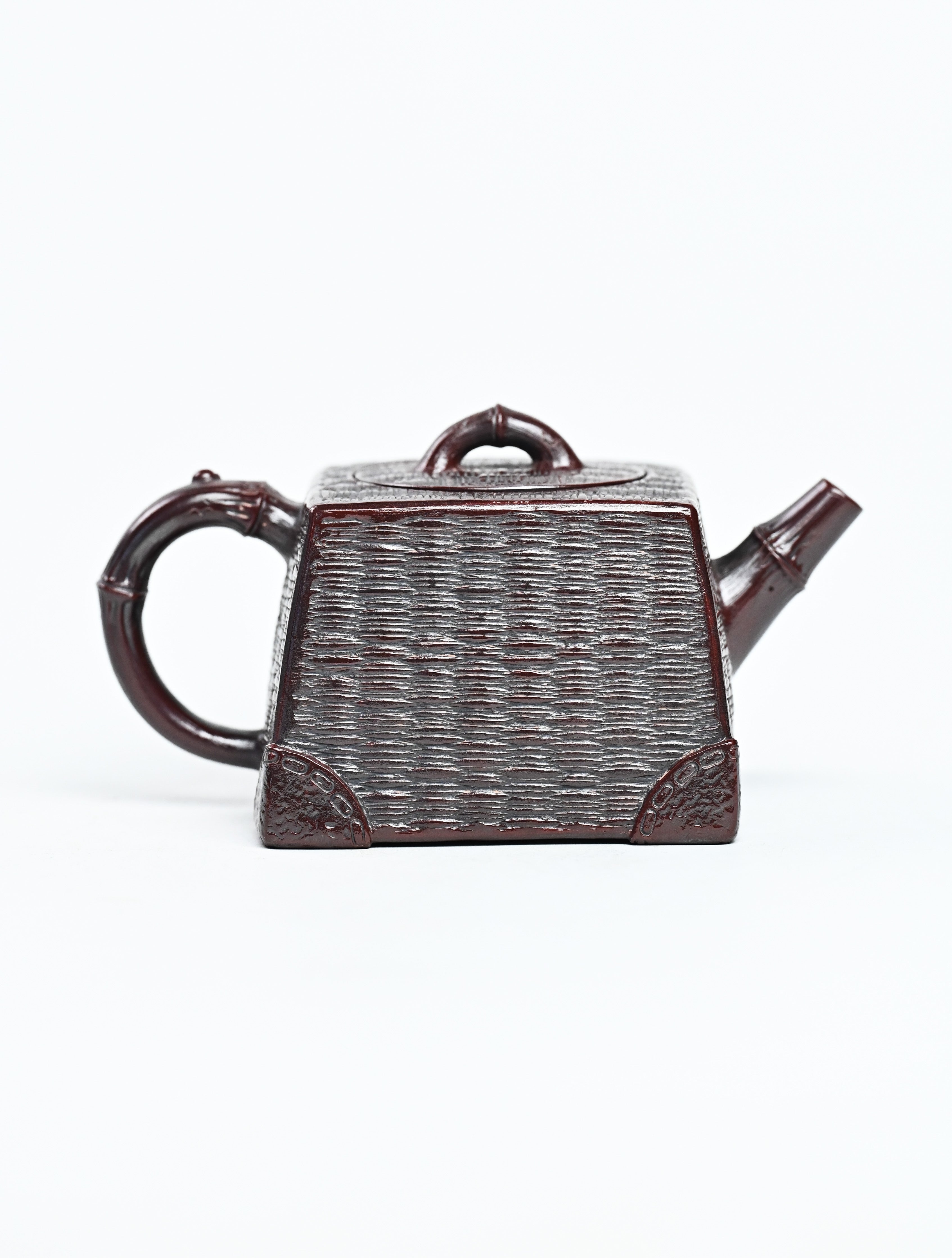 YANYOO handcrafted Yixing teapot featuring aged Wuni clay, bamboo weaving technique and a unique square shape, Si Fang, product right side.