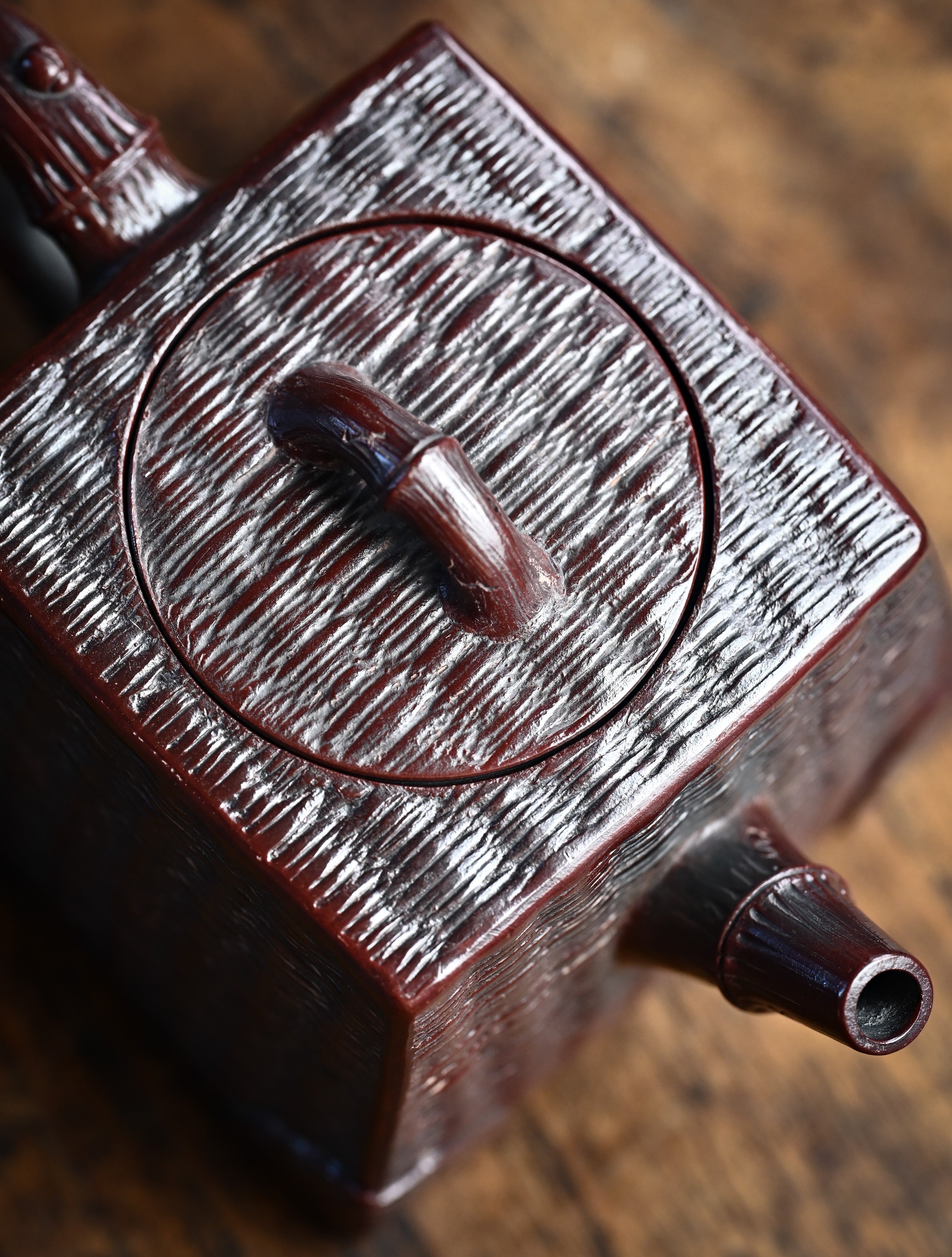 YANYOO handcrafted Yixing teapot featuring aged Wuni clay, bamboo weaving technique and a unique square shape, Si Fang, lifestyle top side.