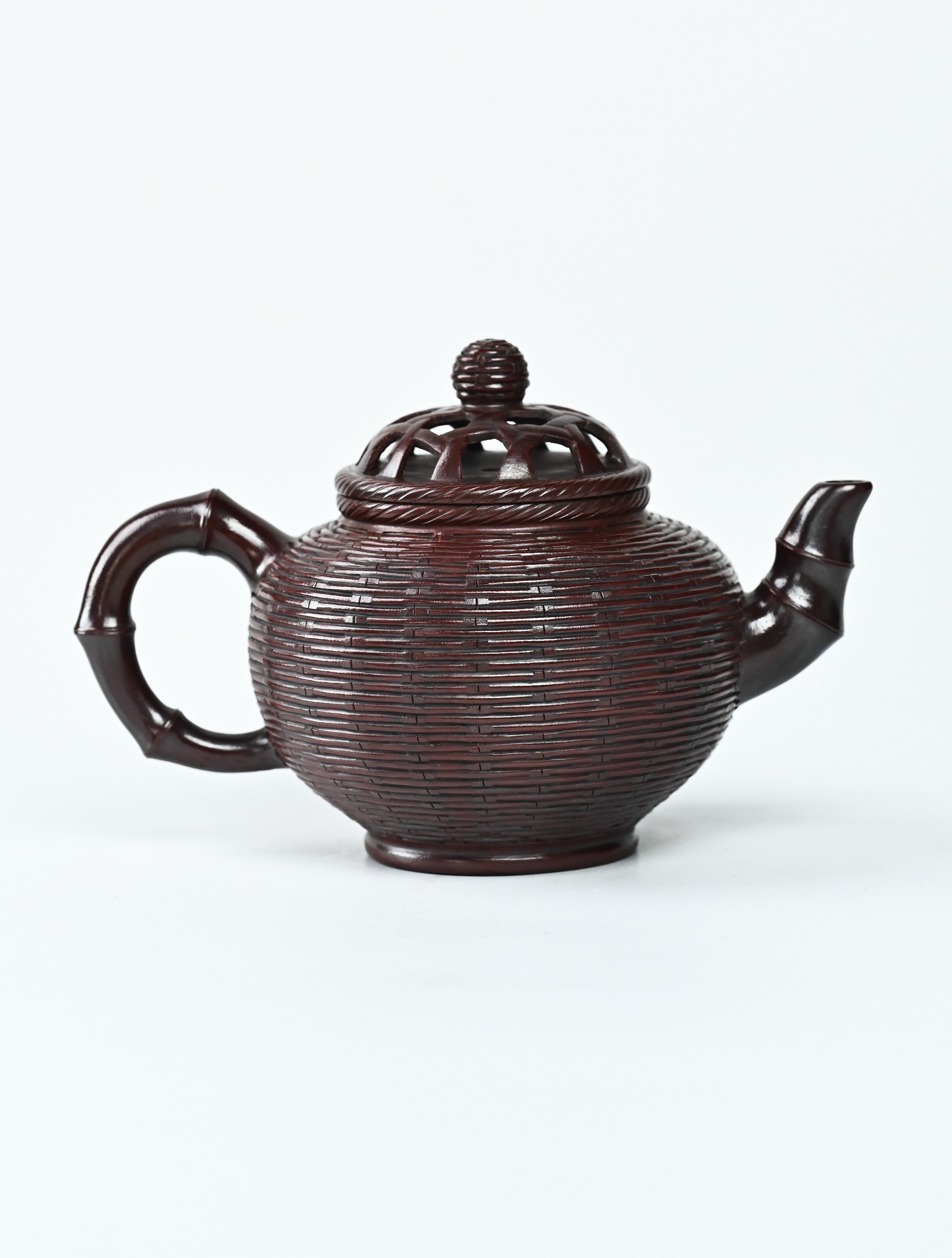 YANYOO handcrafted Yixing teapot featuring aged Wuni clay, bamboo weaving technique, Xiao Ying, product right side.