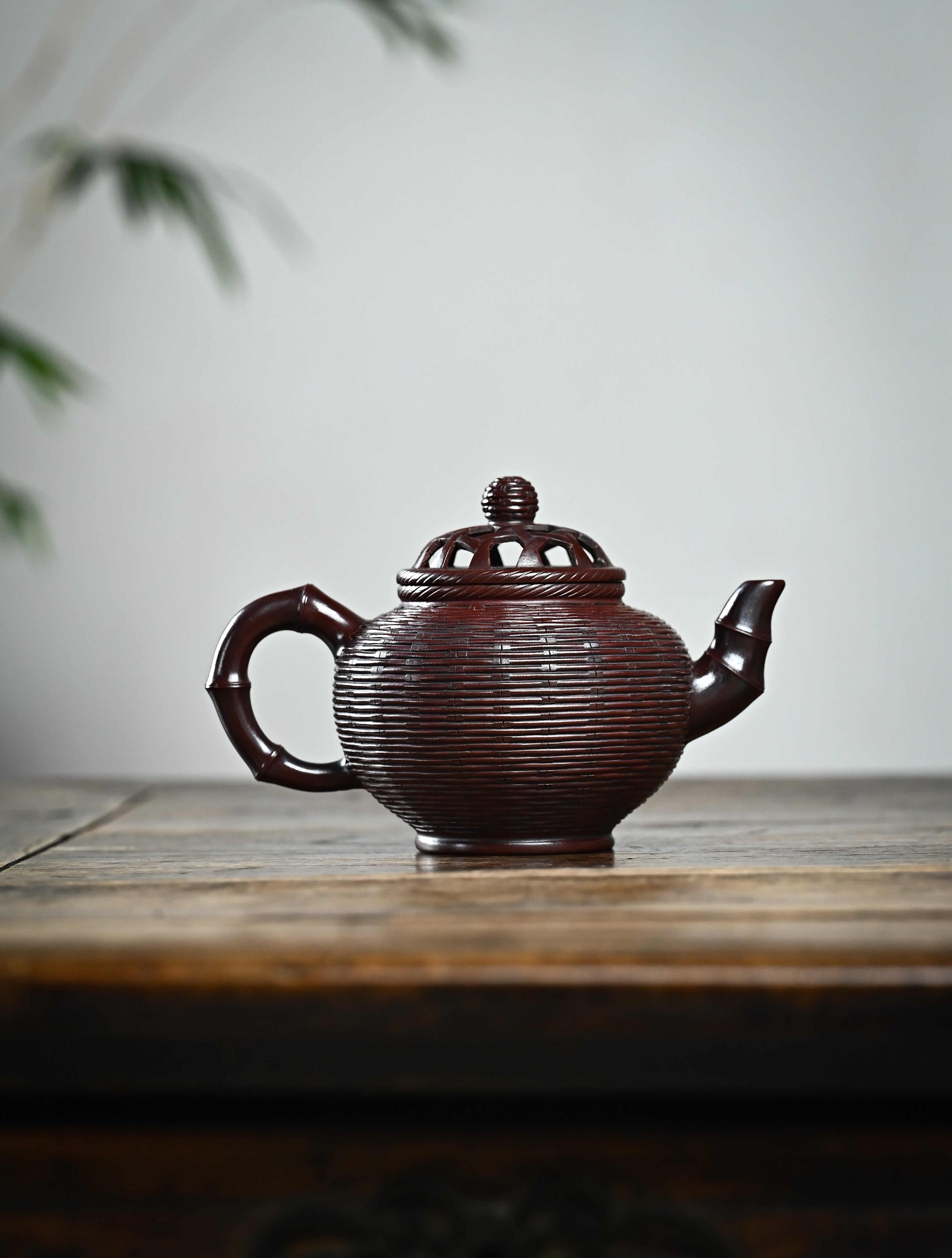 YANYOO handcrafted Yixing teapot featuring aged Wuni clay, bamboo weaving technique, Xiao Ying, lifestyle wide-angle right side.