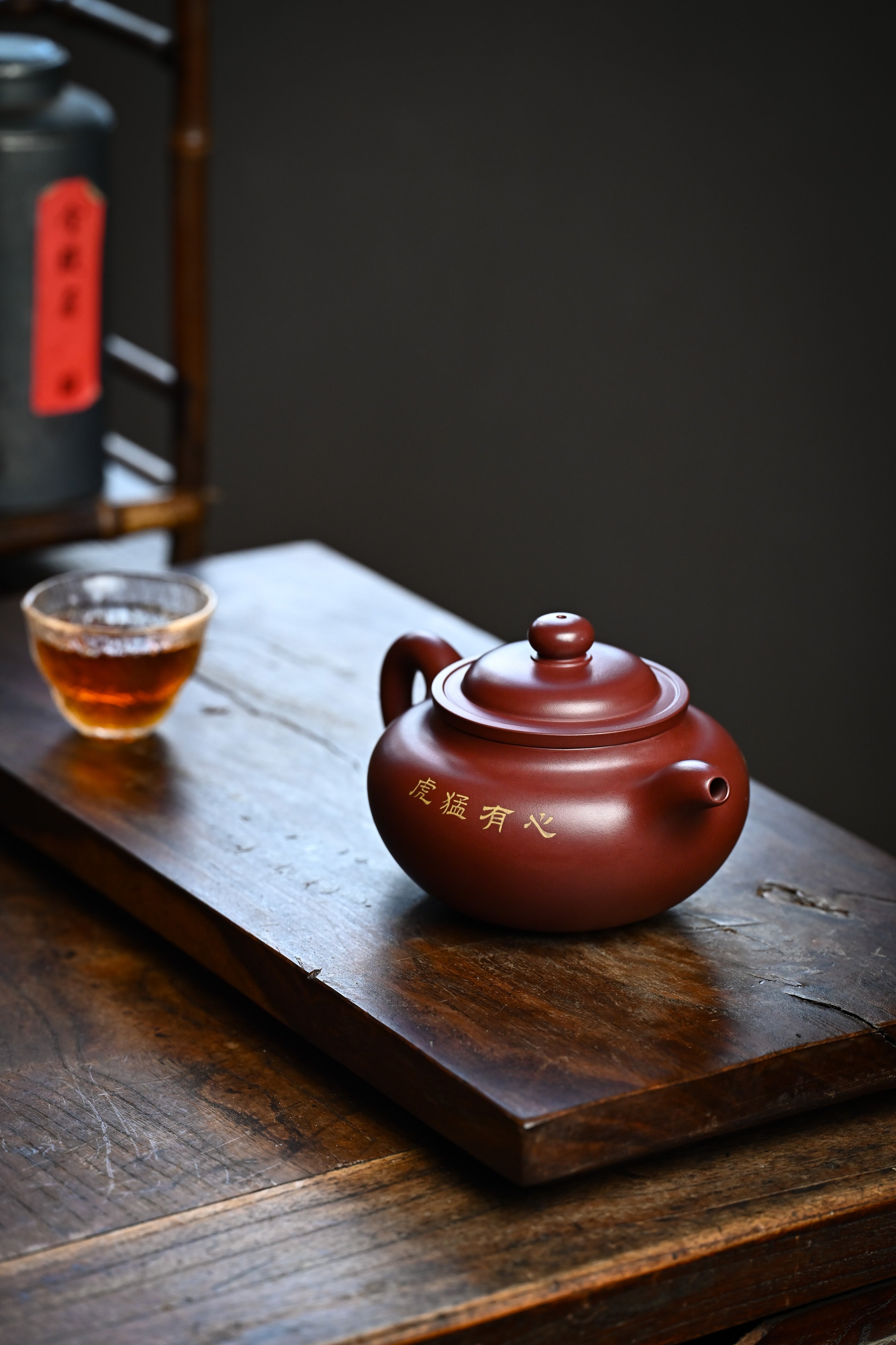 Handmade YANYOO Yixing teapot featuring Hong Pi Long clay and embedded clay painting, lifestyle right side.