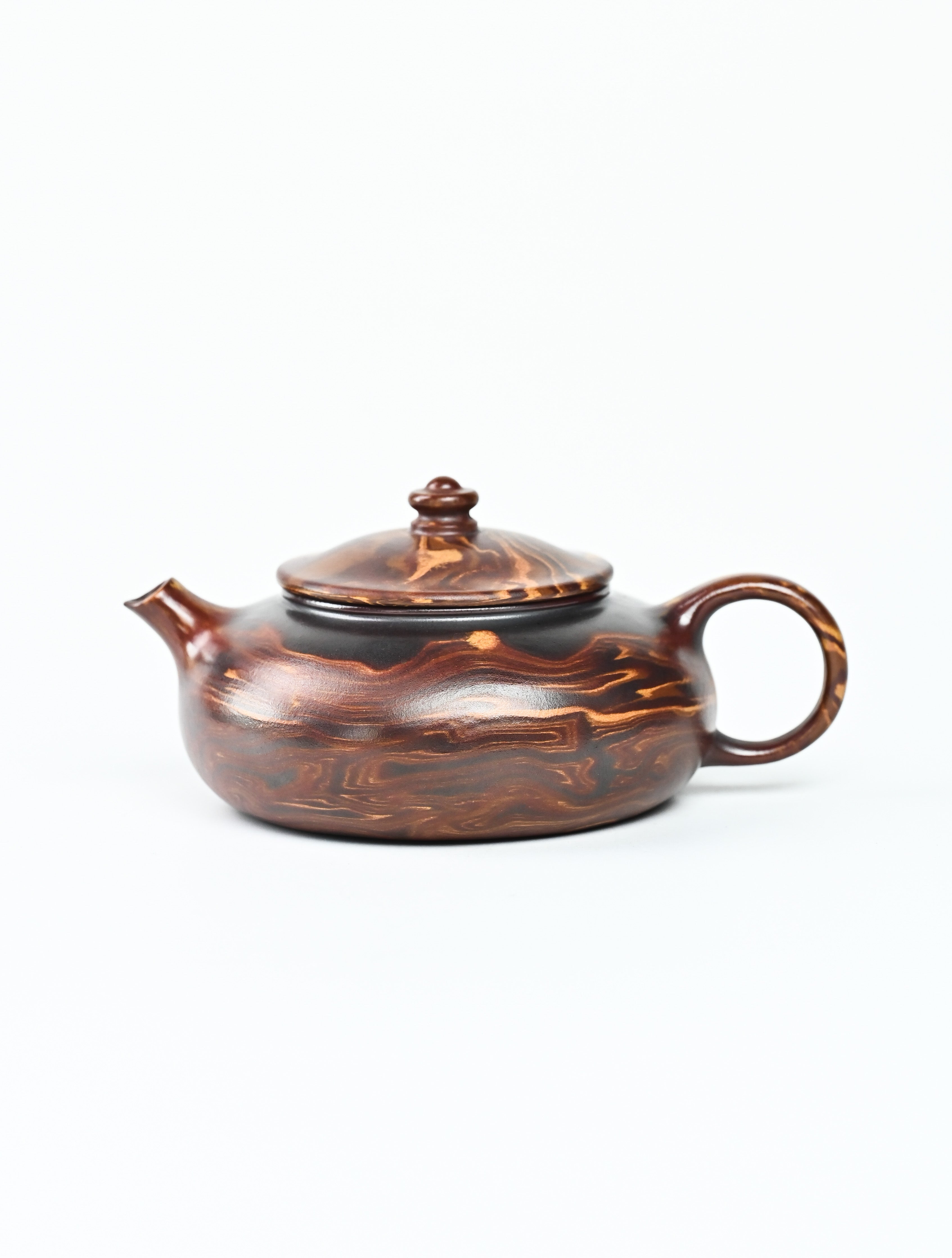 YANYOO handmade Yixing teapot featuring signature Wuni clay and Zisha clay blending technique, Han Jiang, product left side.