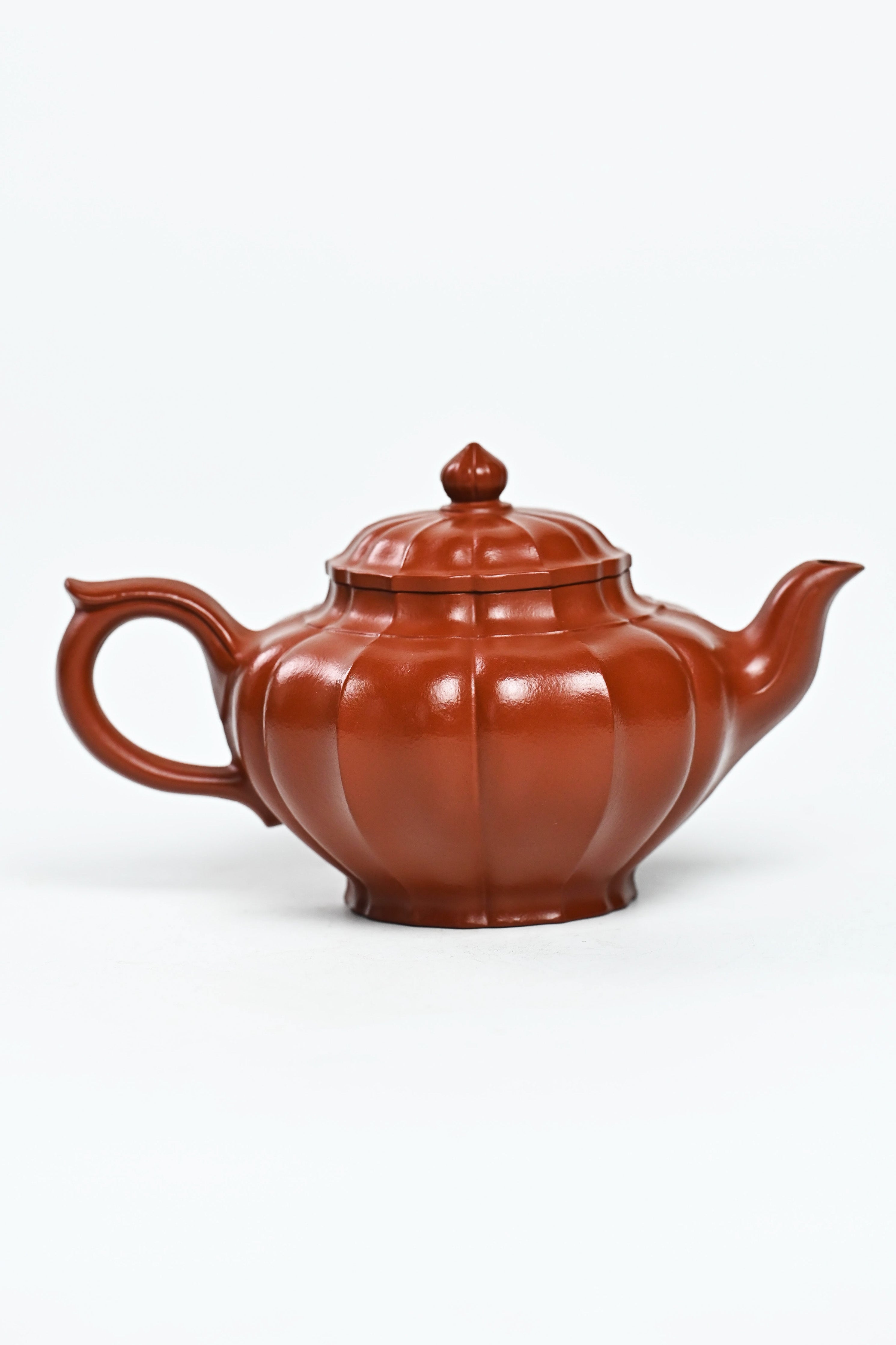 Handmade YANYOO Yixing teapot featuring Zhuni clay and ribbed style, product right side.