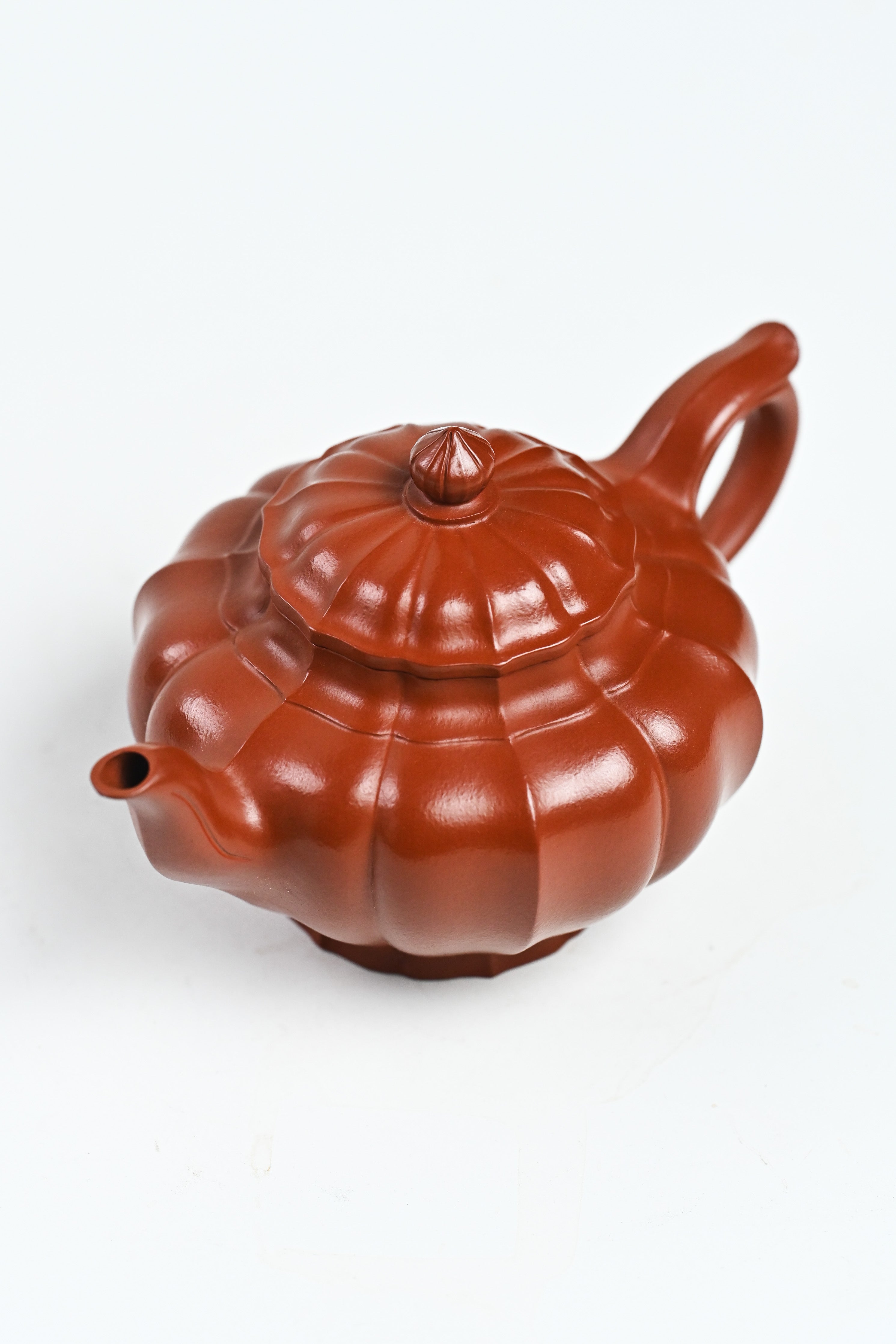 Handmade YANYOO Yixing teapot featuring Zhuni clay and ribbed style, product top side.