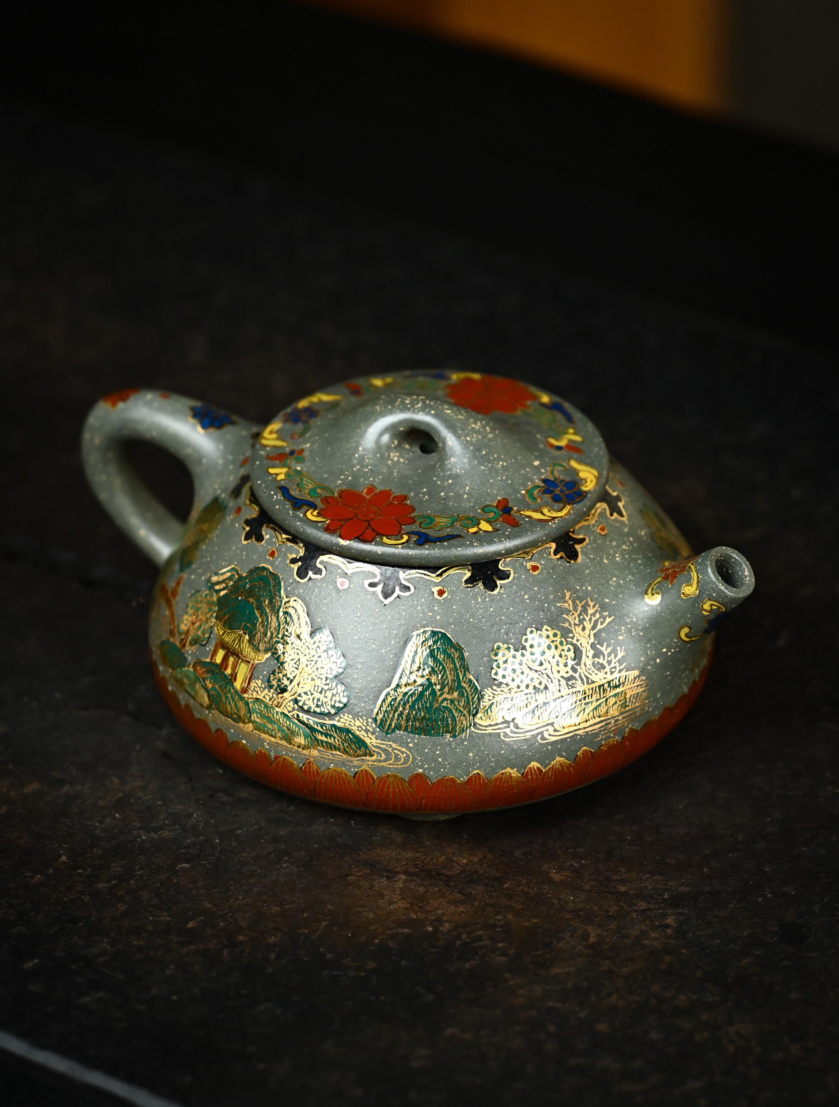 YANYOO handmade Yixing teapot featuring Lvni clay and delicate Falangcai enamel, Jingzhou Shi Piao,  lifestyle right side.