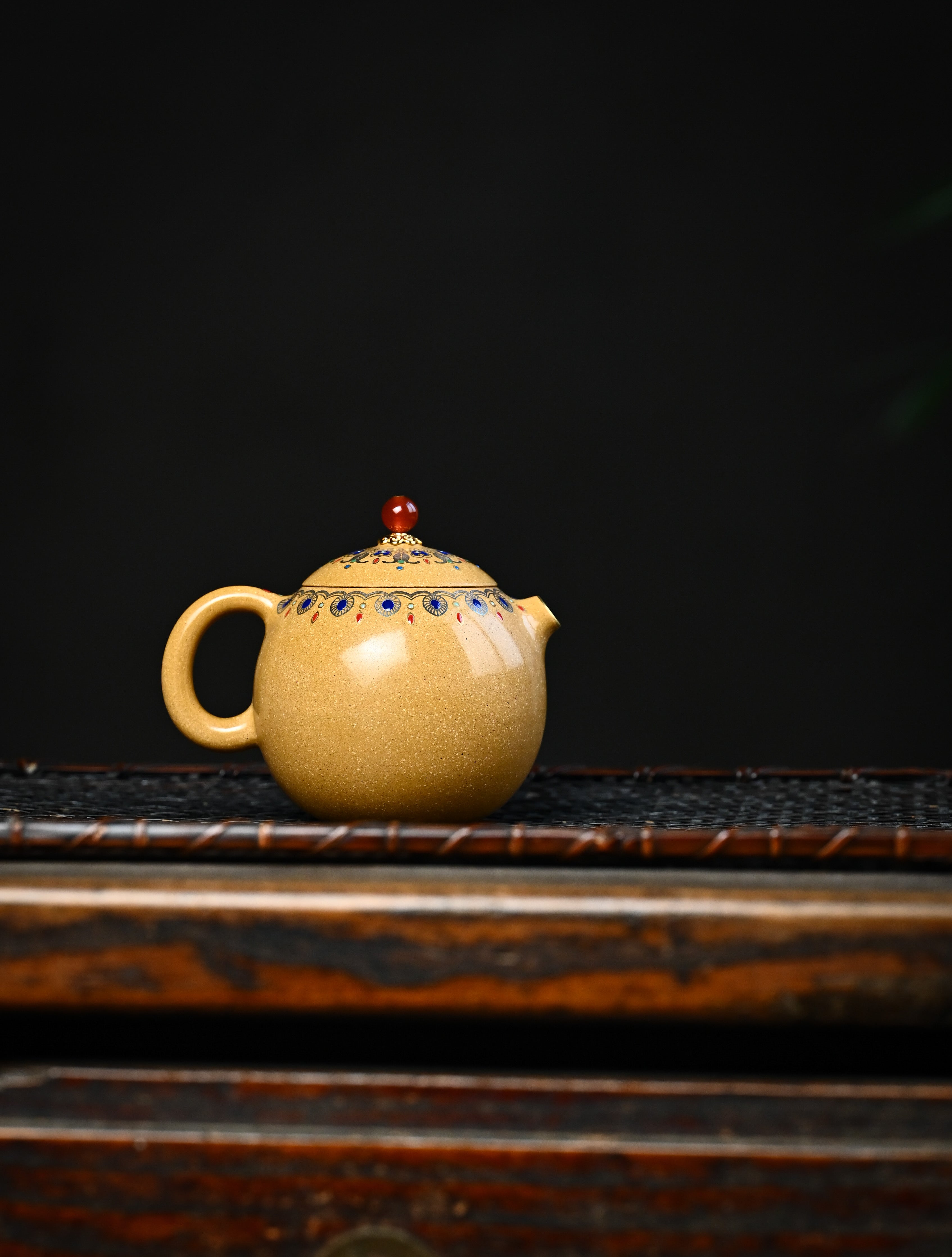 YANYOO handmade Yixing teapot featuring Duanni clay, water polish technique (Shuimo) and delicate Falangcai, Long Dan, lifestyle wide-angle right side.