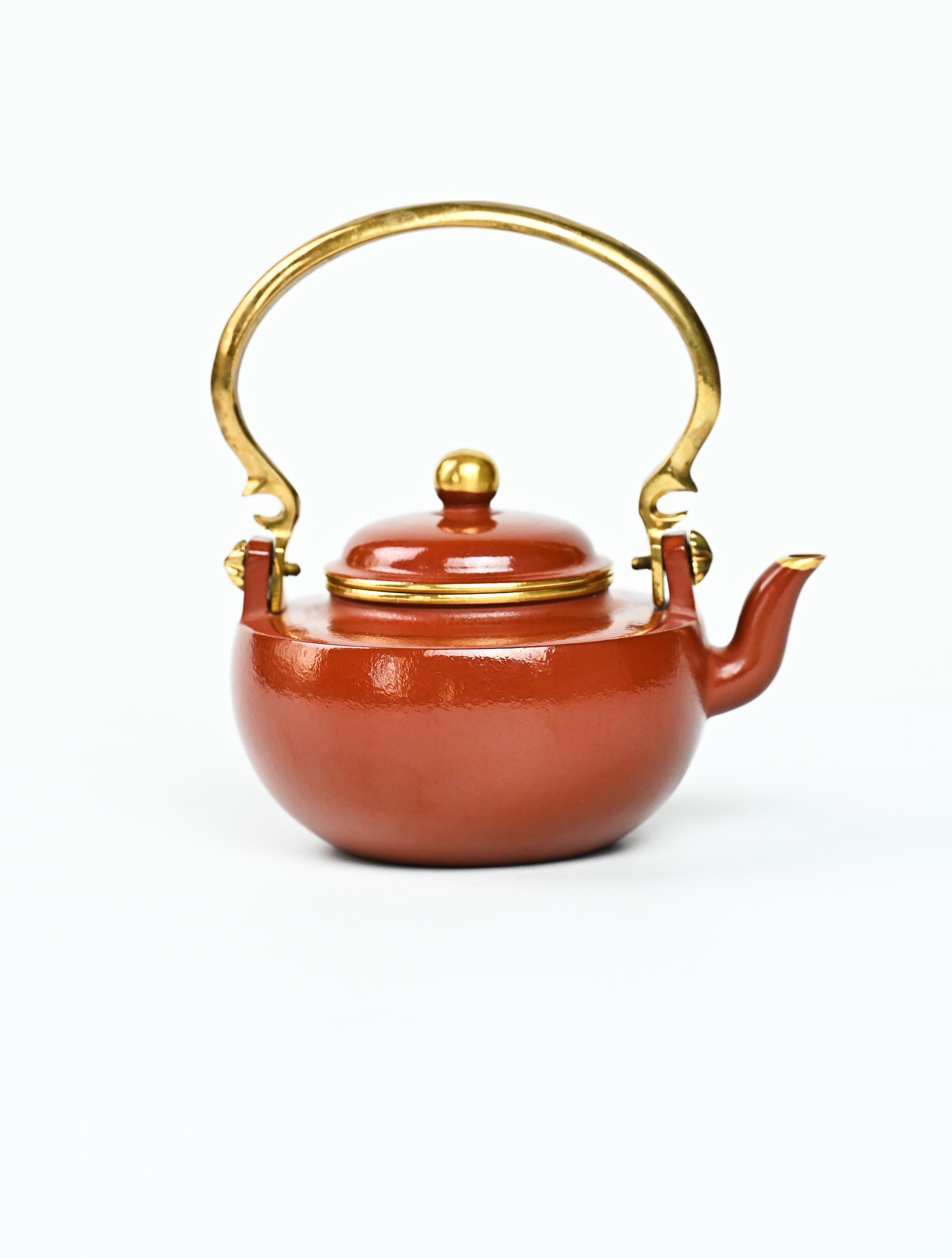 YANYOO handmade Yixing teapot featuring water polished (Shuimo) technique and delicate lifting handle, Palace Lantern made of Zhuni, product right side.