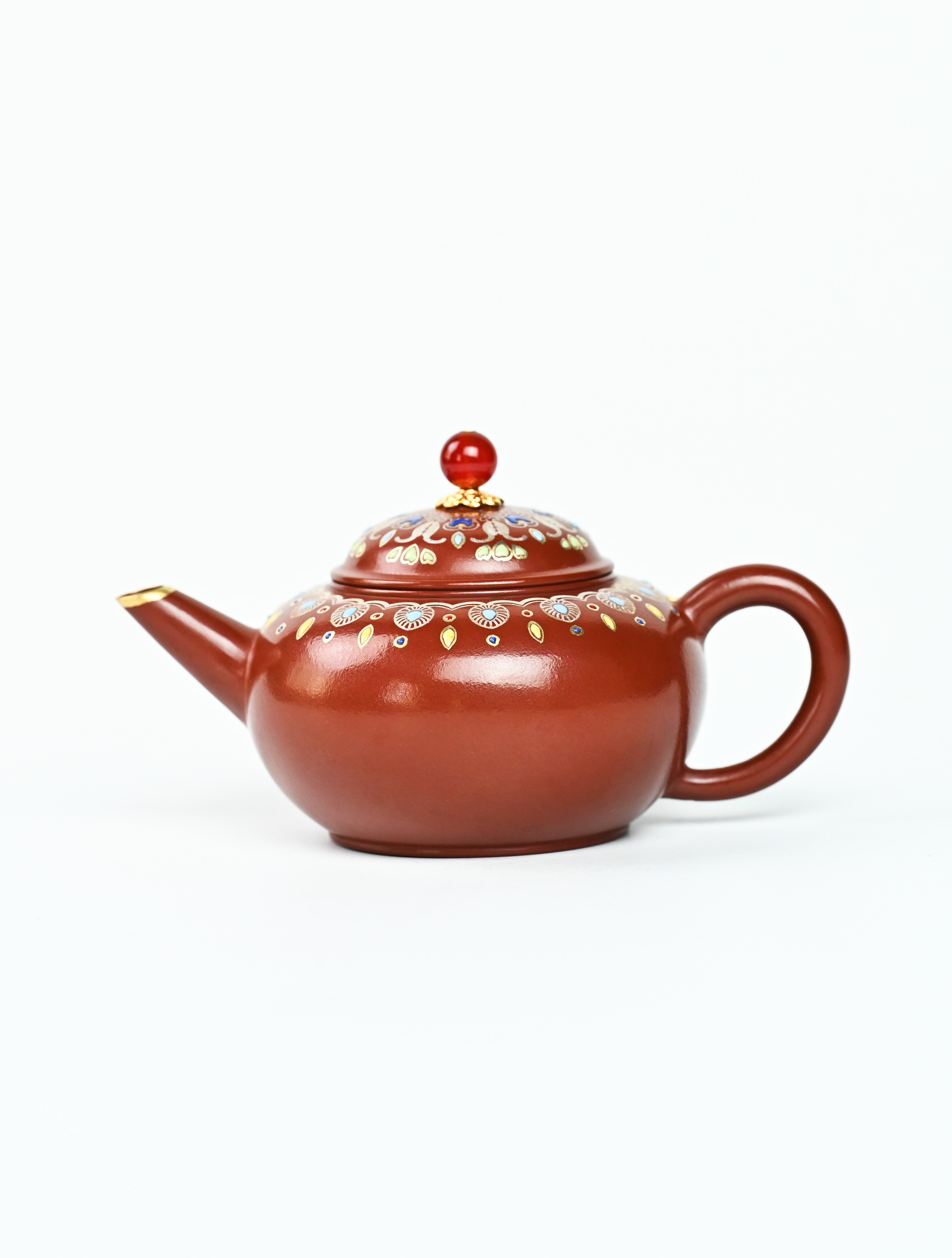 YANYOO handmade Yixing teapot featuring Zhuni clay, water polish technique (Shuimo) and delicate Falangcai, product left side.