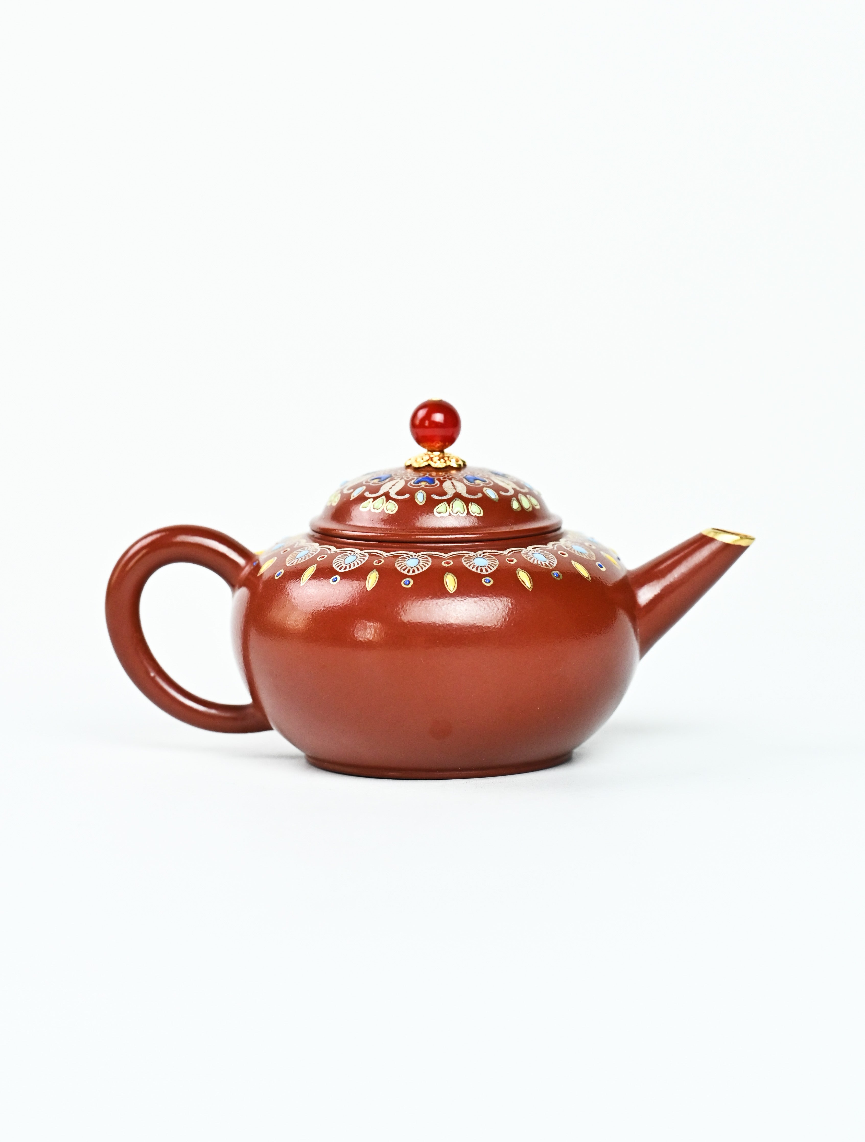YANYOO handmade Yixing teapot featuring Zhuni clay, water polish technique (Shuimo) and delicate Falangcai, product right side.