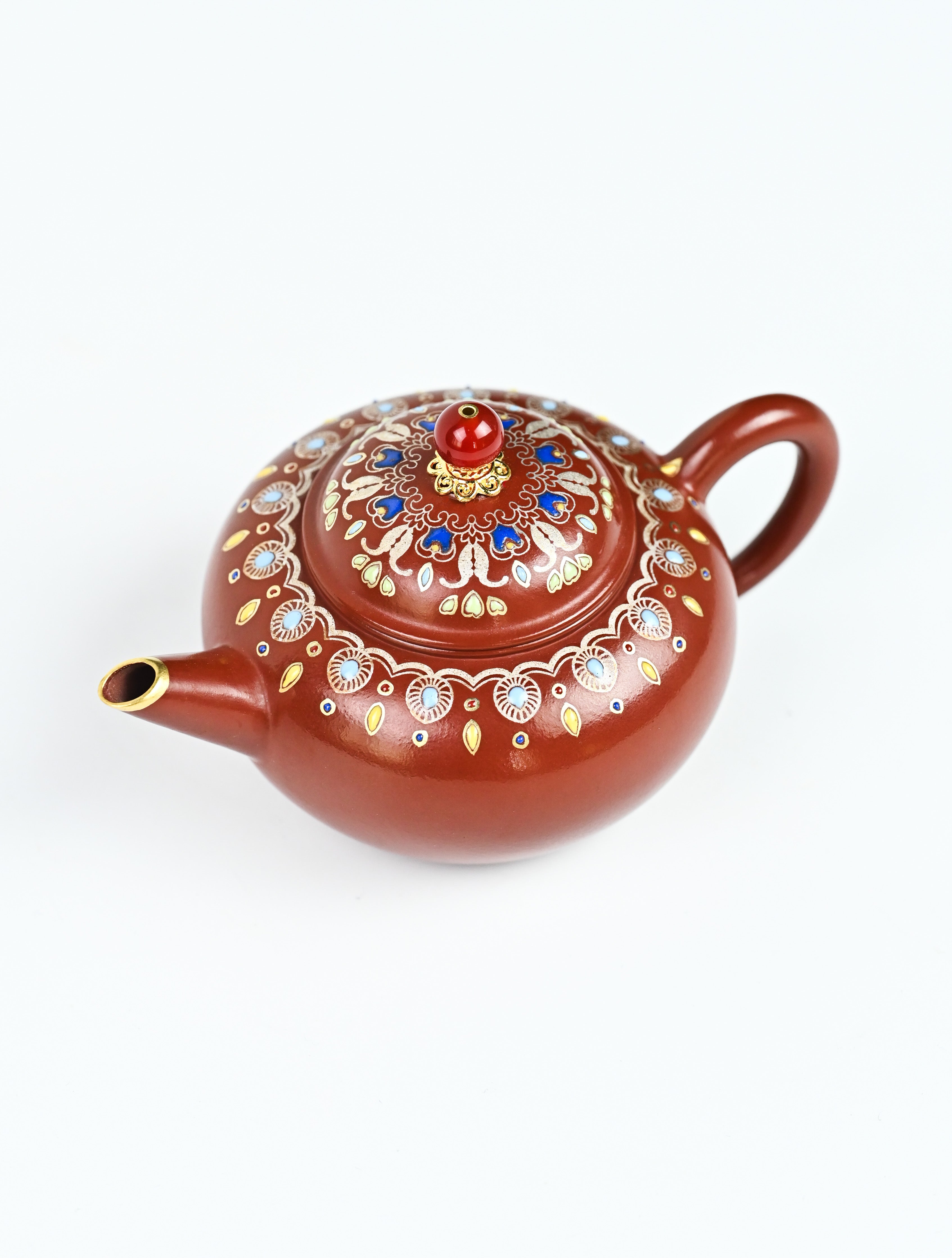 YANYOO handmade Yixing teapot featuring Zhuni clay, water polish technique (Shuimo) and delicate Falangcai, product top side.