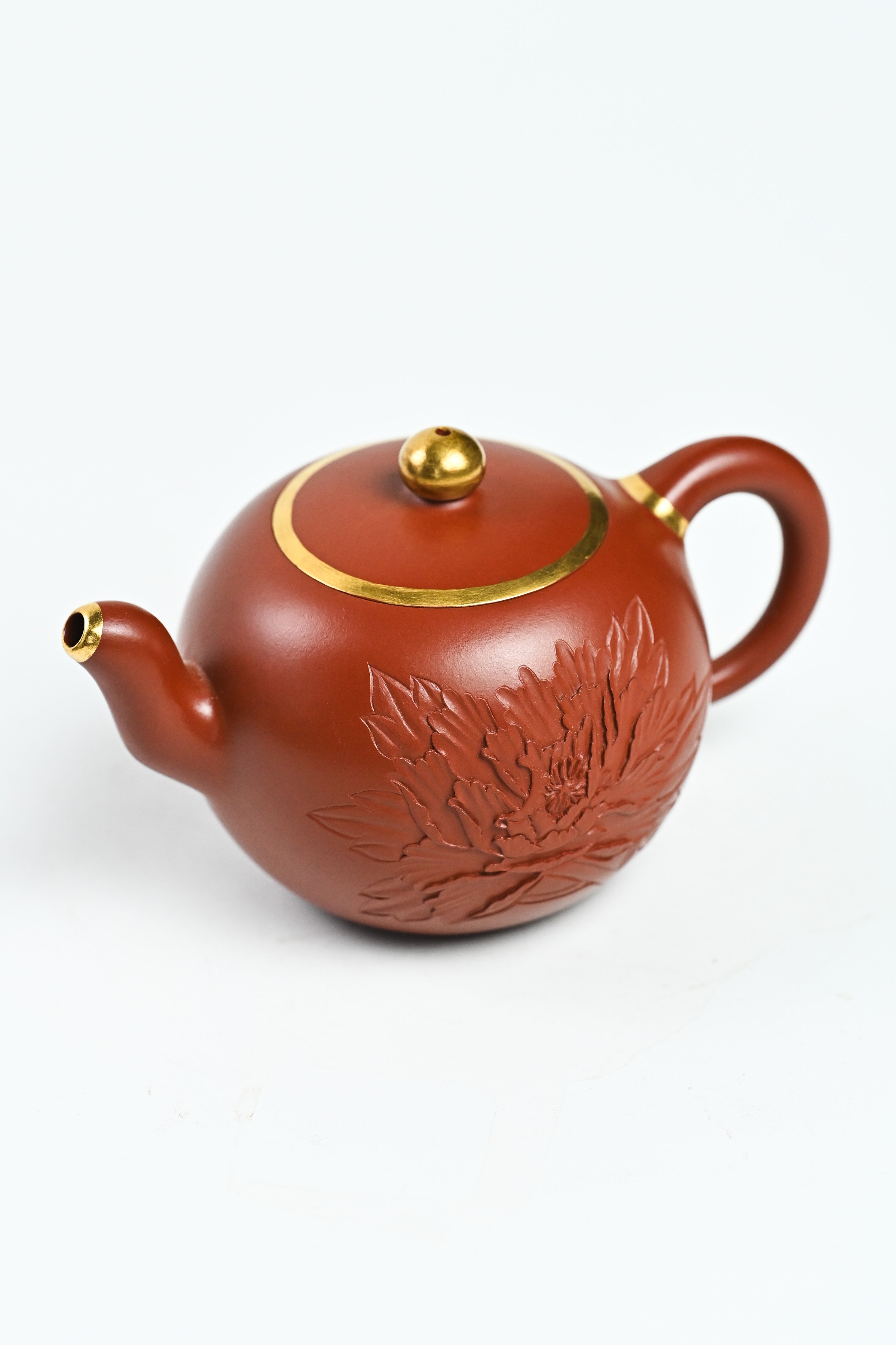 Handmade YANYOO Yixing teapot featuring Zhuni clay and relief engraving, product top side.