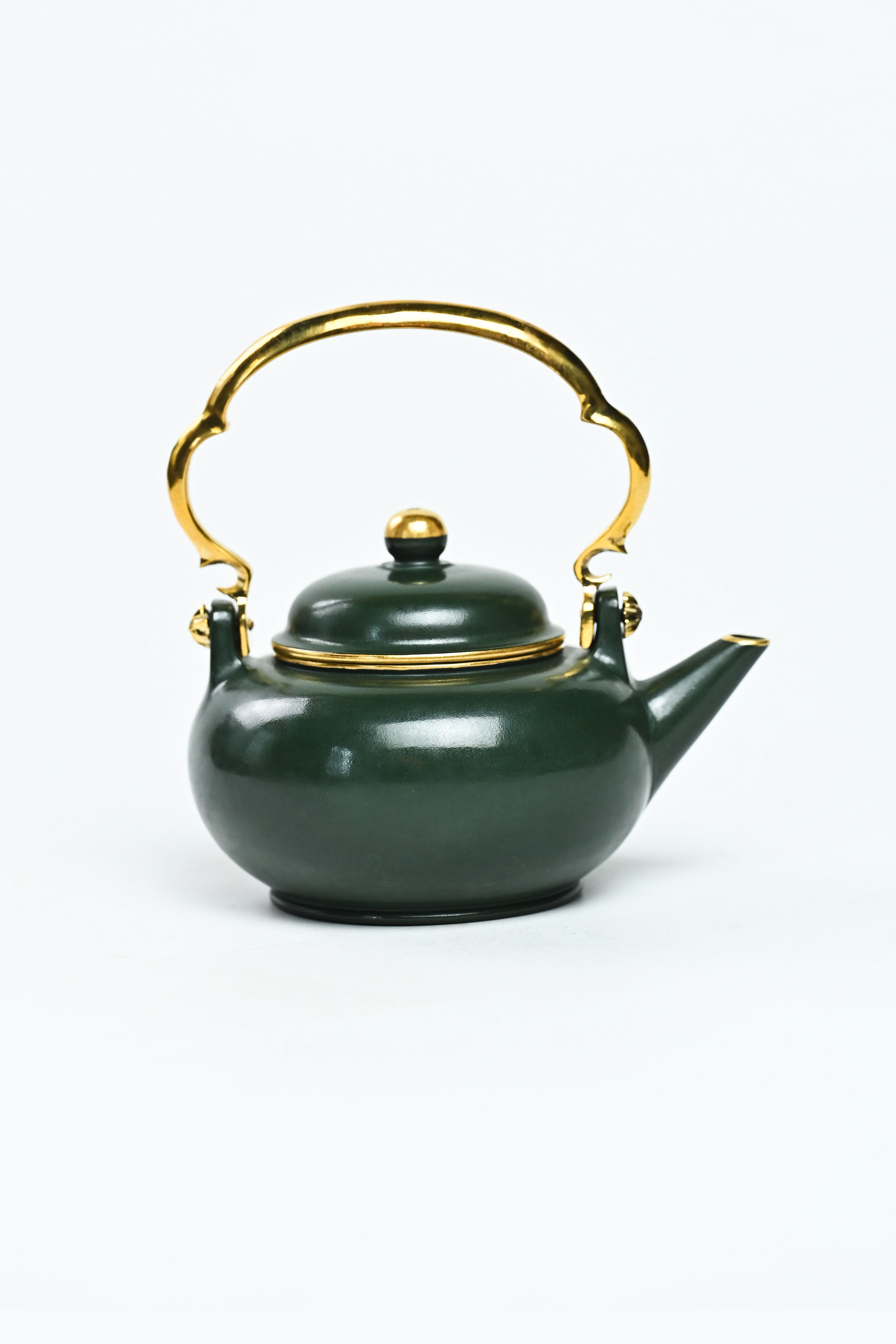 Handmade YANYOO Yixing teapot featuring Lvni clay and water-polished craftsmanship, product right side.