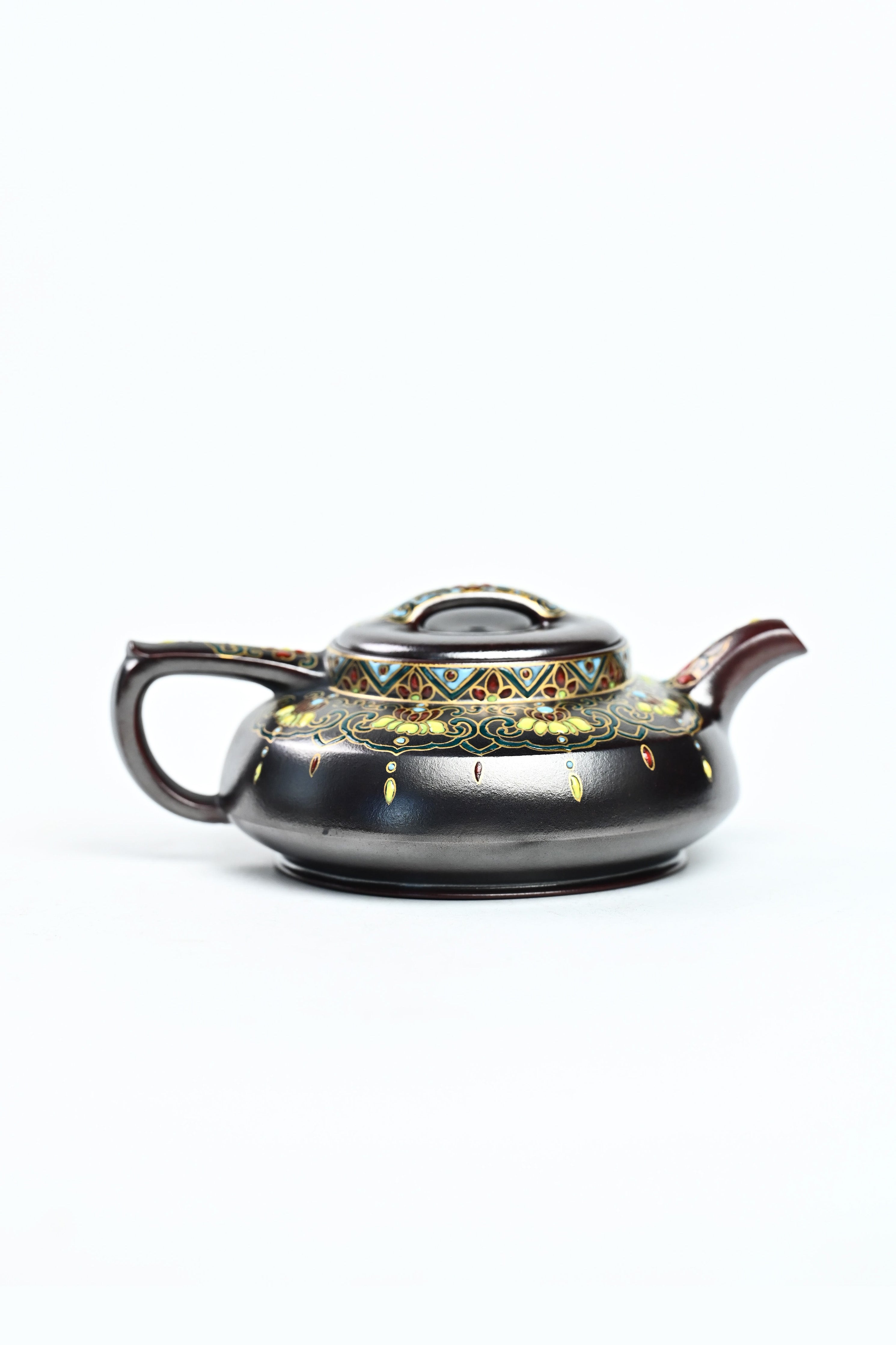 Handmade YANYOO Yixing teapot featuring Falangcai Ru Yi pattern, product right side.