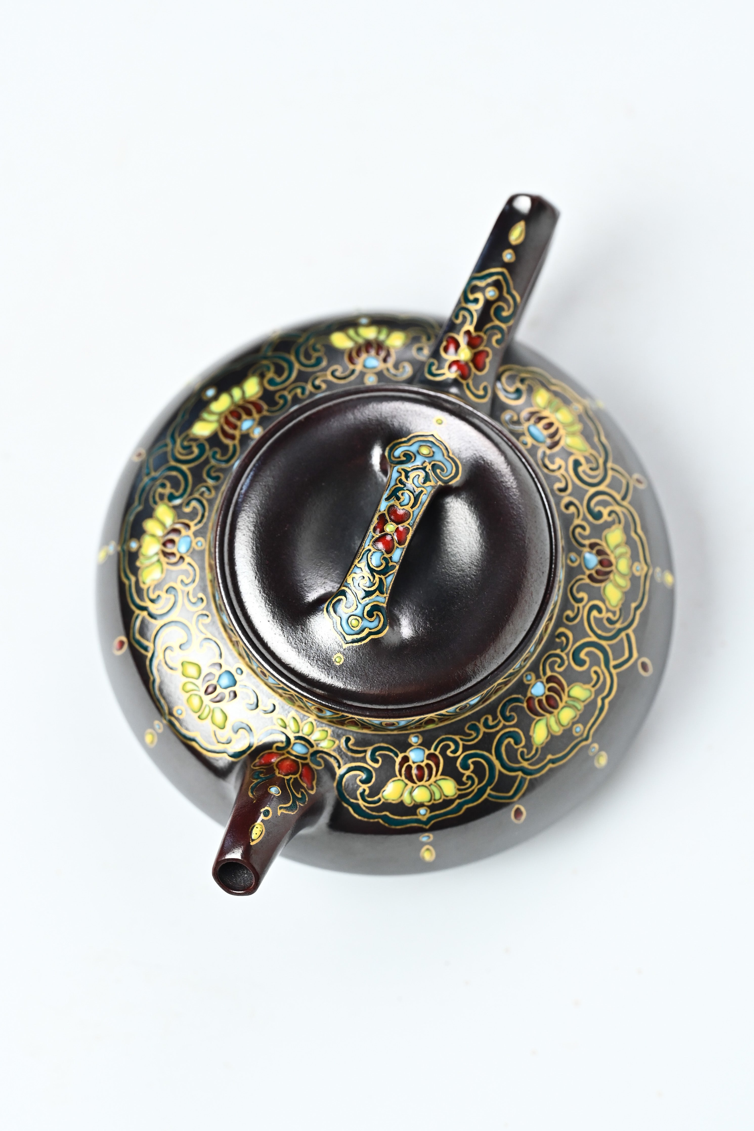 Handmade YANYOO Yixing teapot featuring Falangcai Ru Yi pattern, product top side.