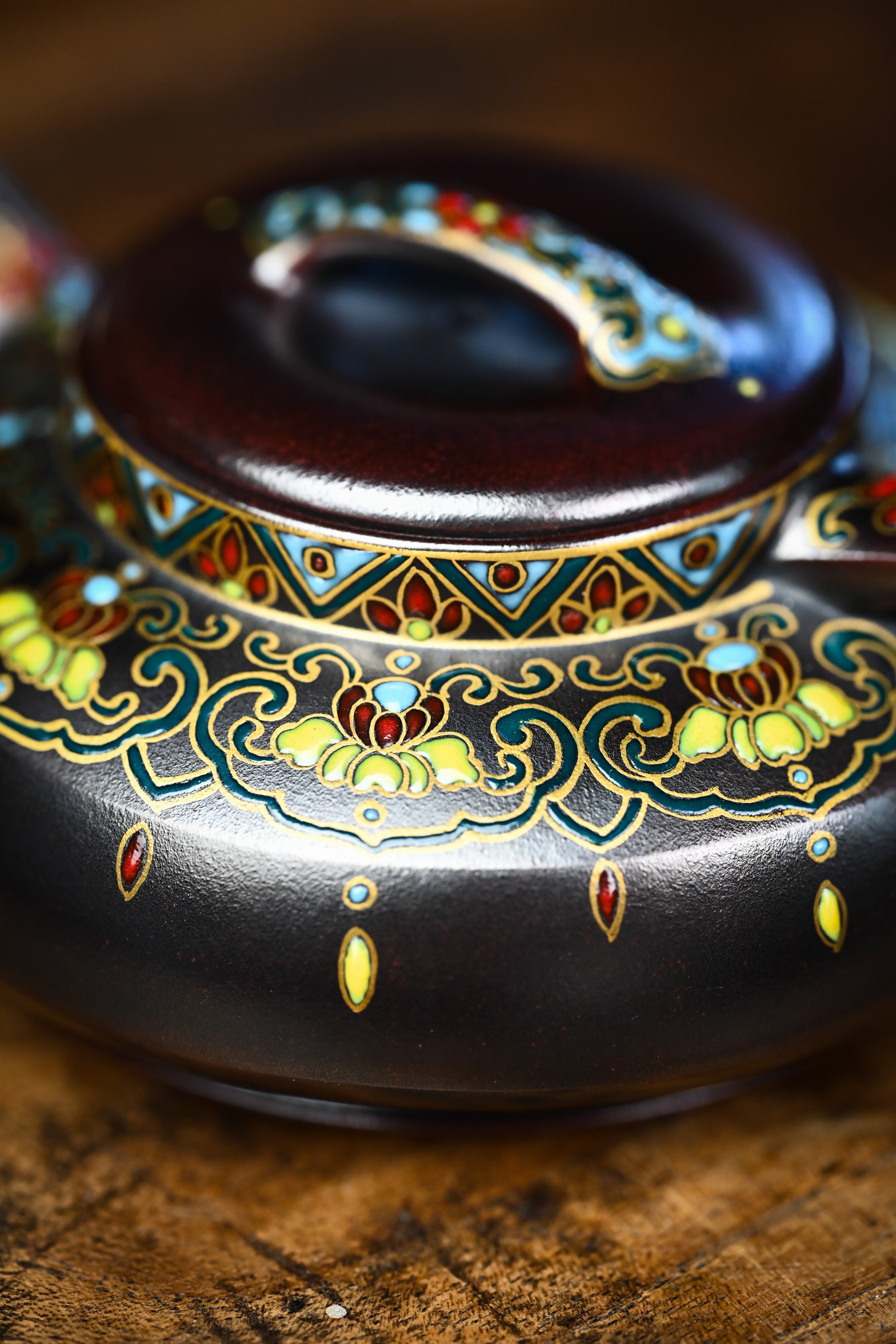 Handmade YANYOO Yixing teapot featuring Falangcai Ru Yi pattern, lifestyle detail.