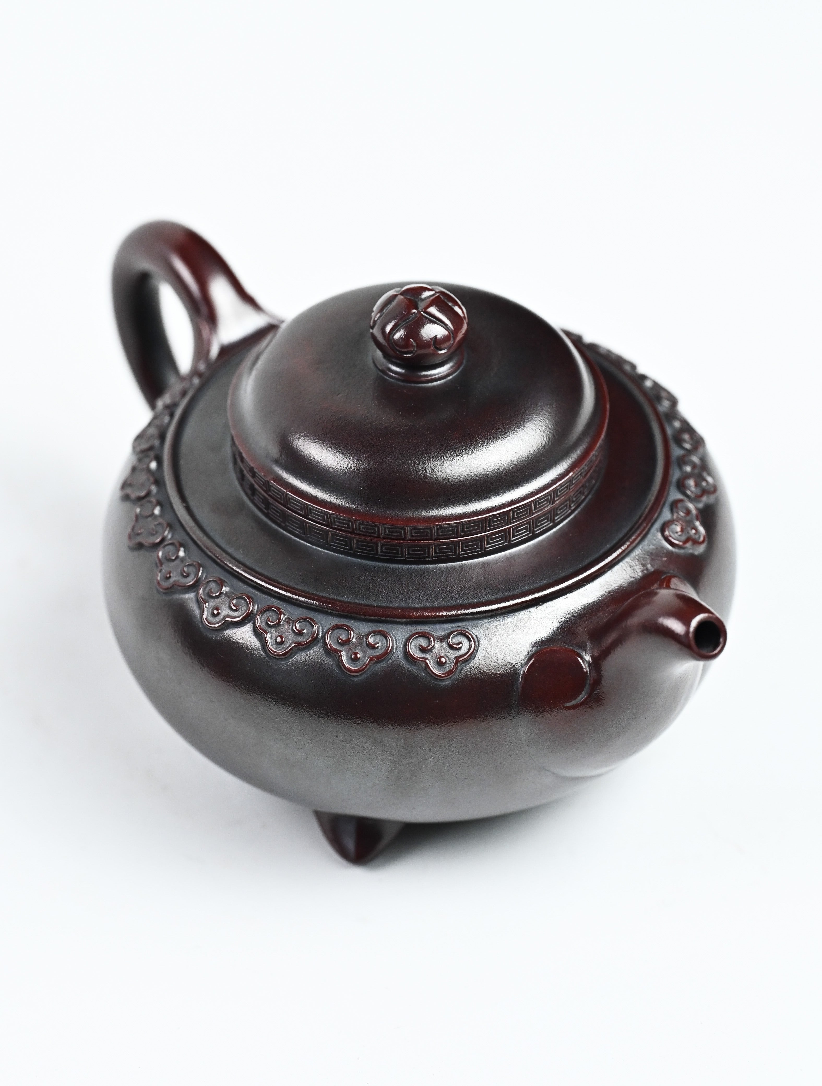 YANYOO handmade Yixing teapot featuring aged Wuni clay and cloud shoulder pattern, Fang Gu Ruyi, product top side.