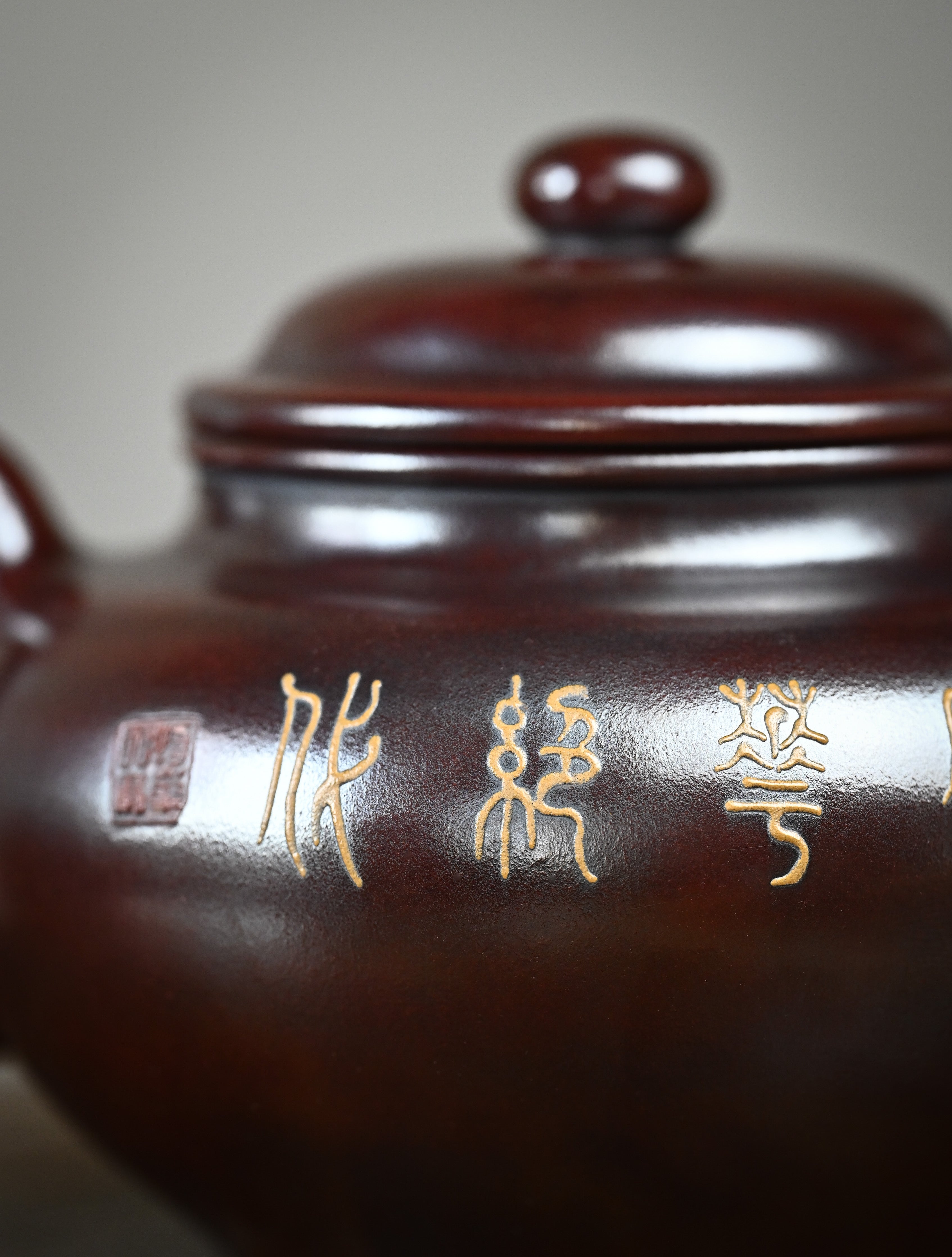 YANYOO handmade Yixing teapot featuring aged Wuni clay, peacock clay painting, Duo Zhi, detail back side.