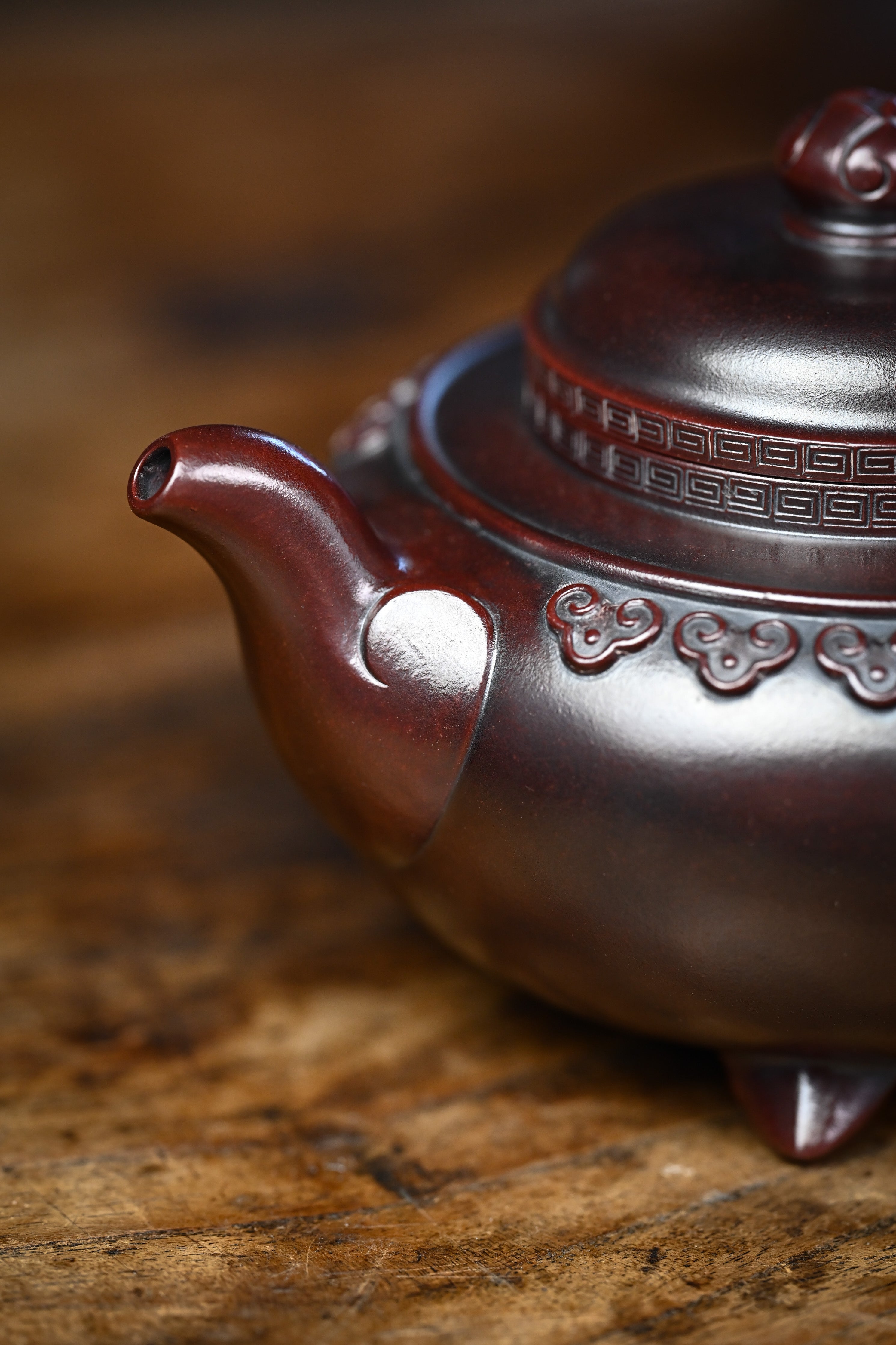 Handmade YANYOO Yixing teapot featuring aged Wuni clay and Ru Yi pattern, Fang Gu, lifestyle detail left.