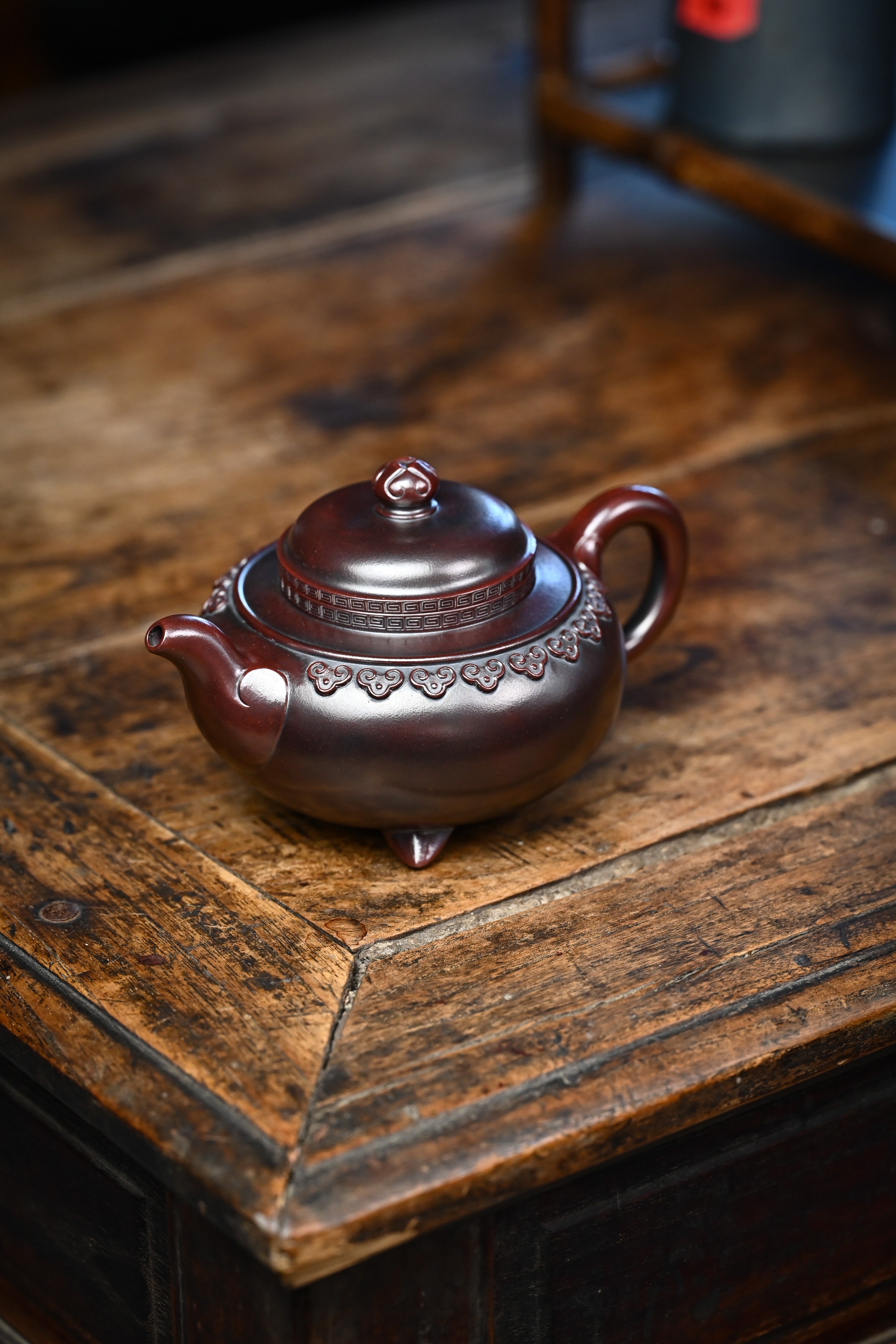 Handmade YANYOO Yixing teapot featuring aged Wuni clay and Ru Yi pattern, Fang Gu, lifestyle left side.