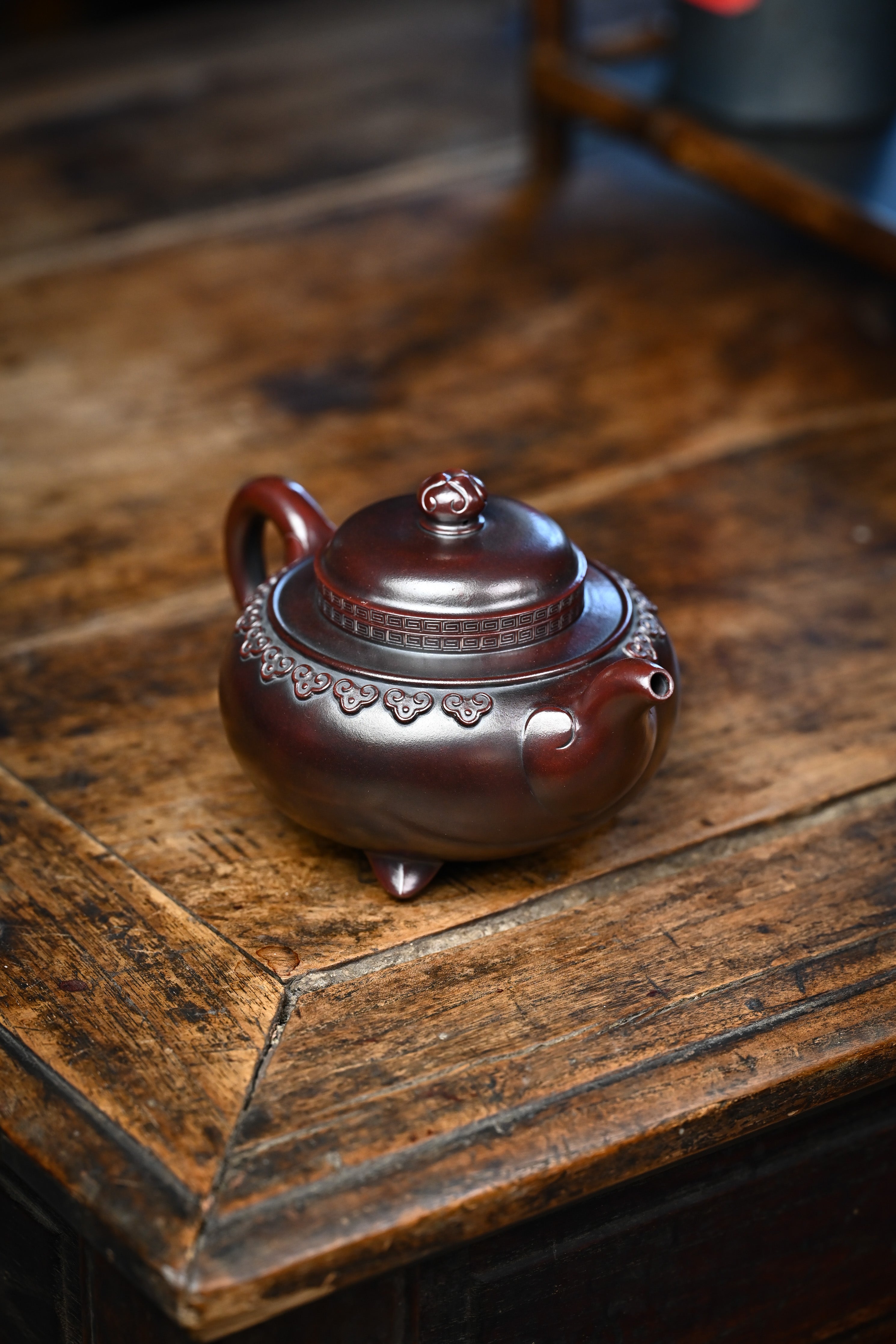 Handmade YANYOO Yixing teapot featuring aged Wuni clay and Ru Yi pattern, Fang Gu, lifestyle right side.