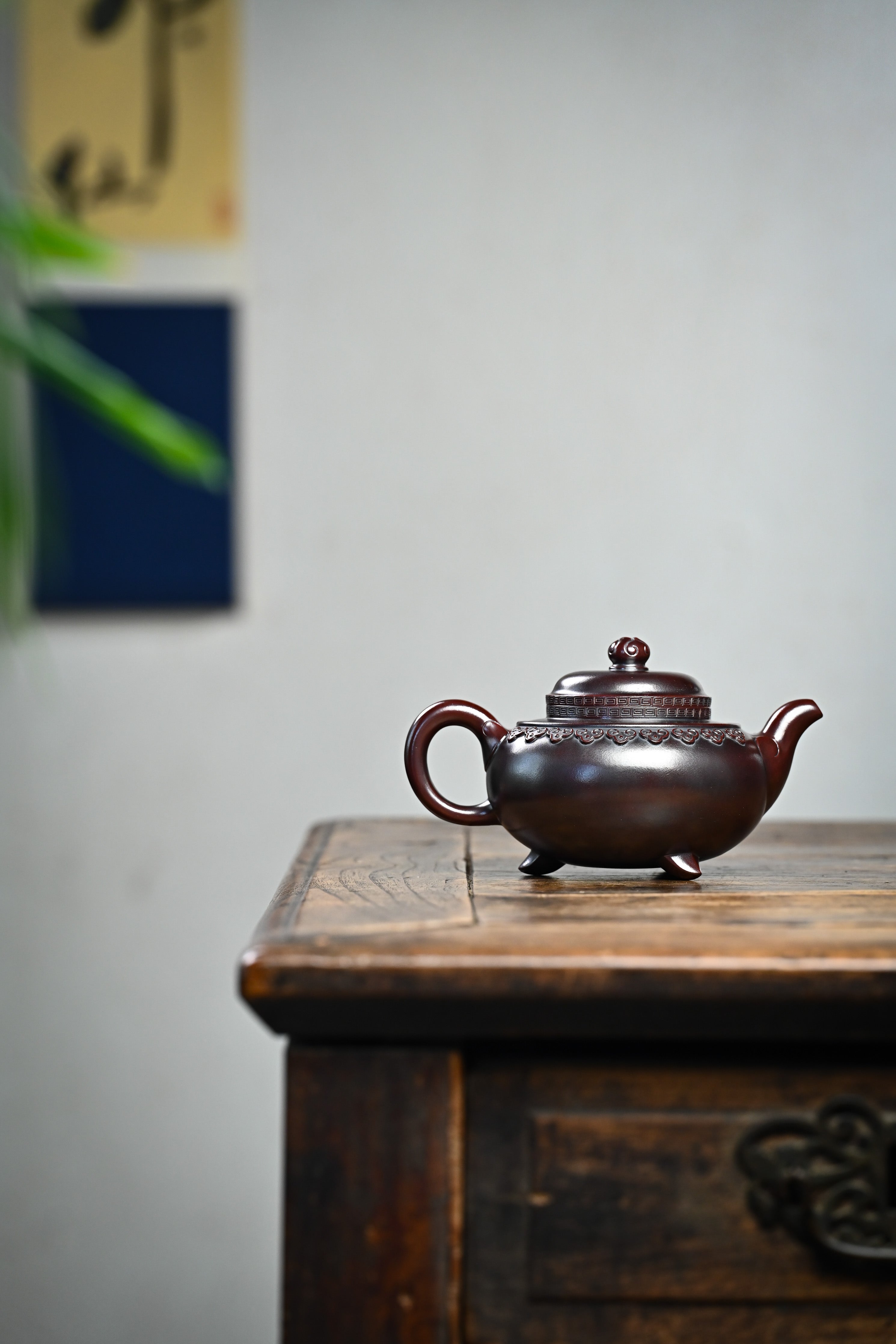 Handmade YANYOO Yixing teapot featuring aged Wuni clay and Ru Yi pattern, Fang Gu, lifestyle wide-angle right side.