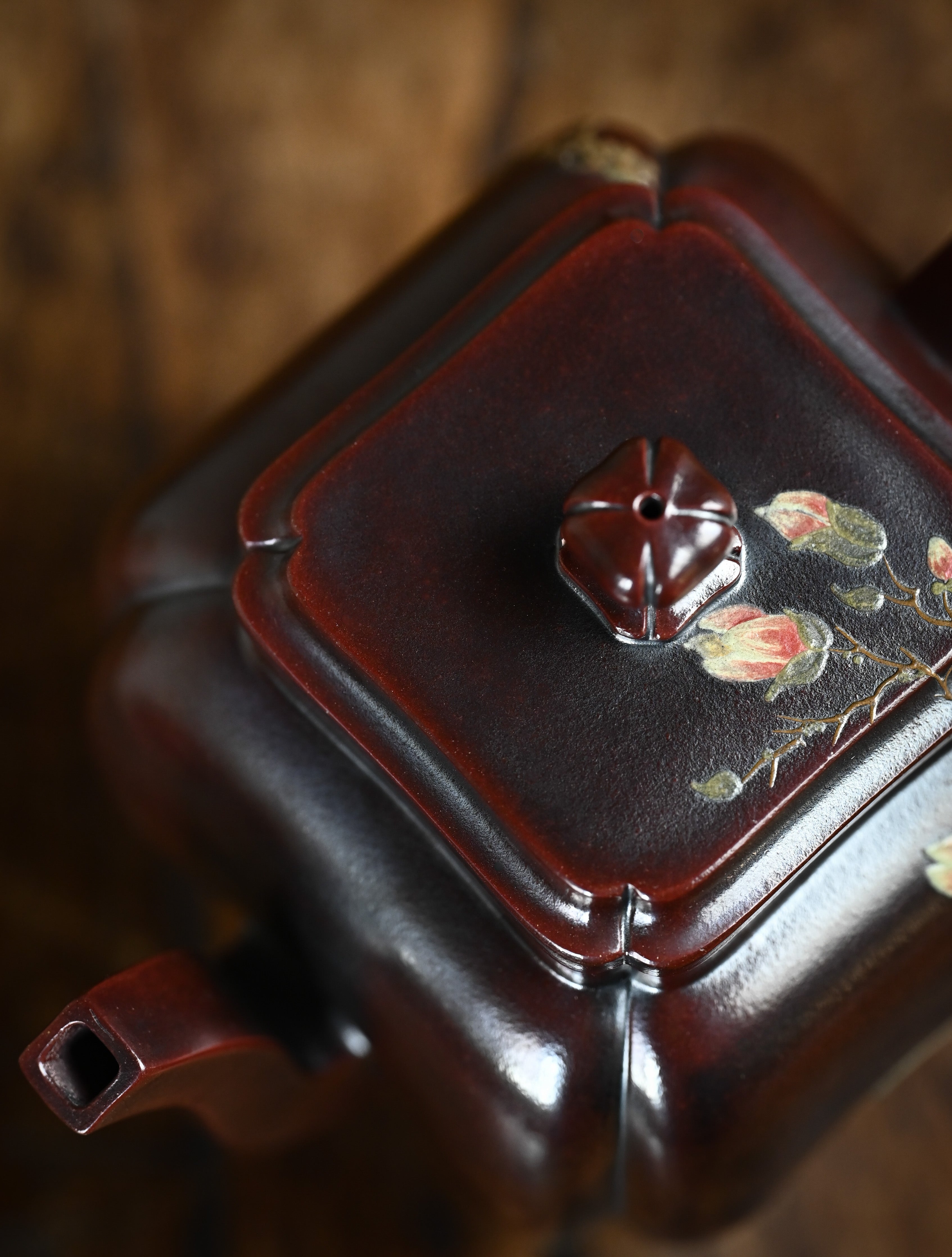 YANYOO handmade Yixing teapot featuring aged Wuni clay, bird-and-flower painting and a unique square shape, Ru Fang, lifestyle detail top side.