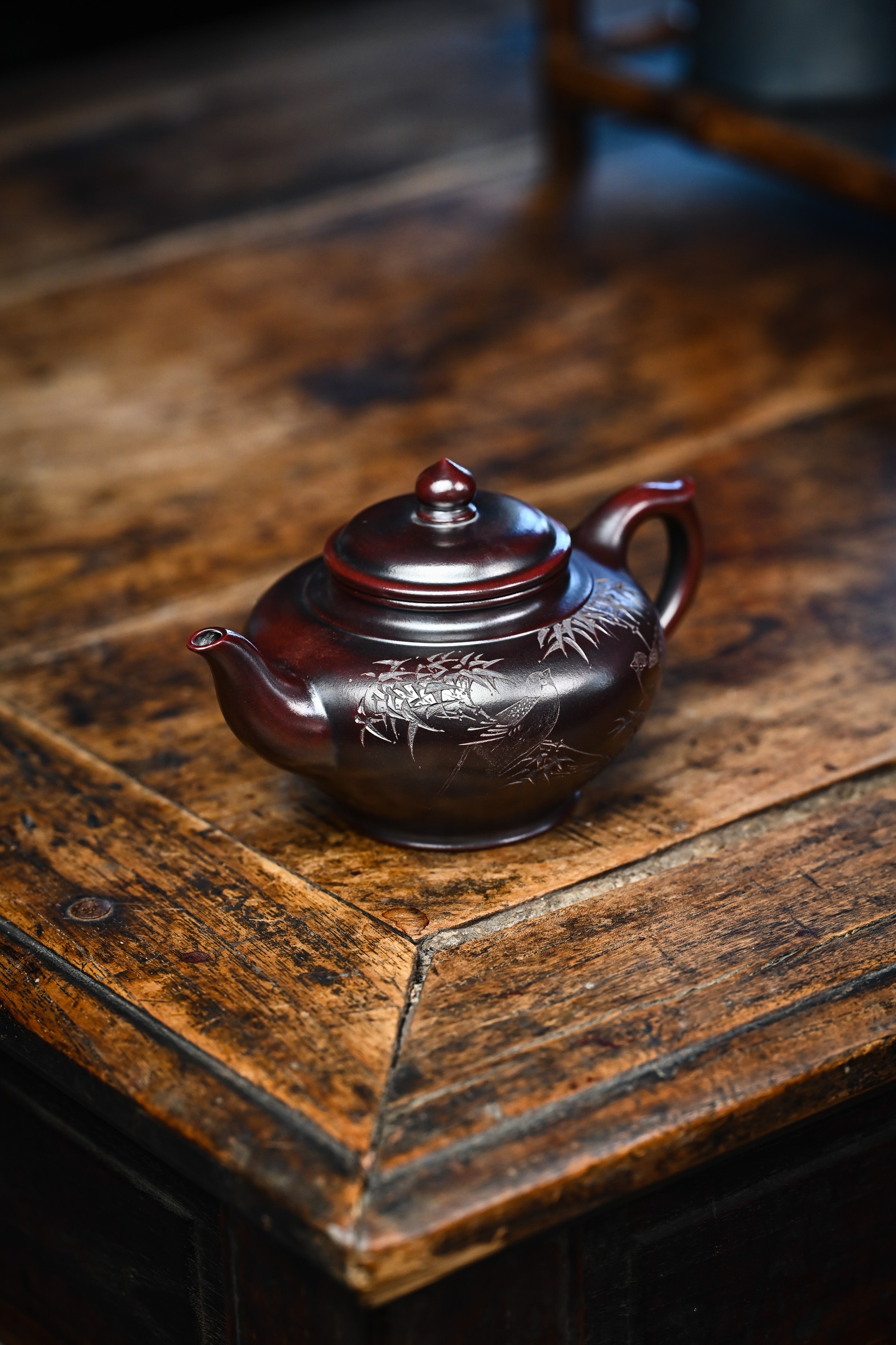 Handmade YANYOO Yixing teapot featuring aged Wuni clay and engraving, Xiao Ying, lifestyle left side.