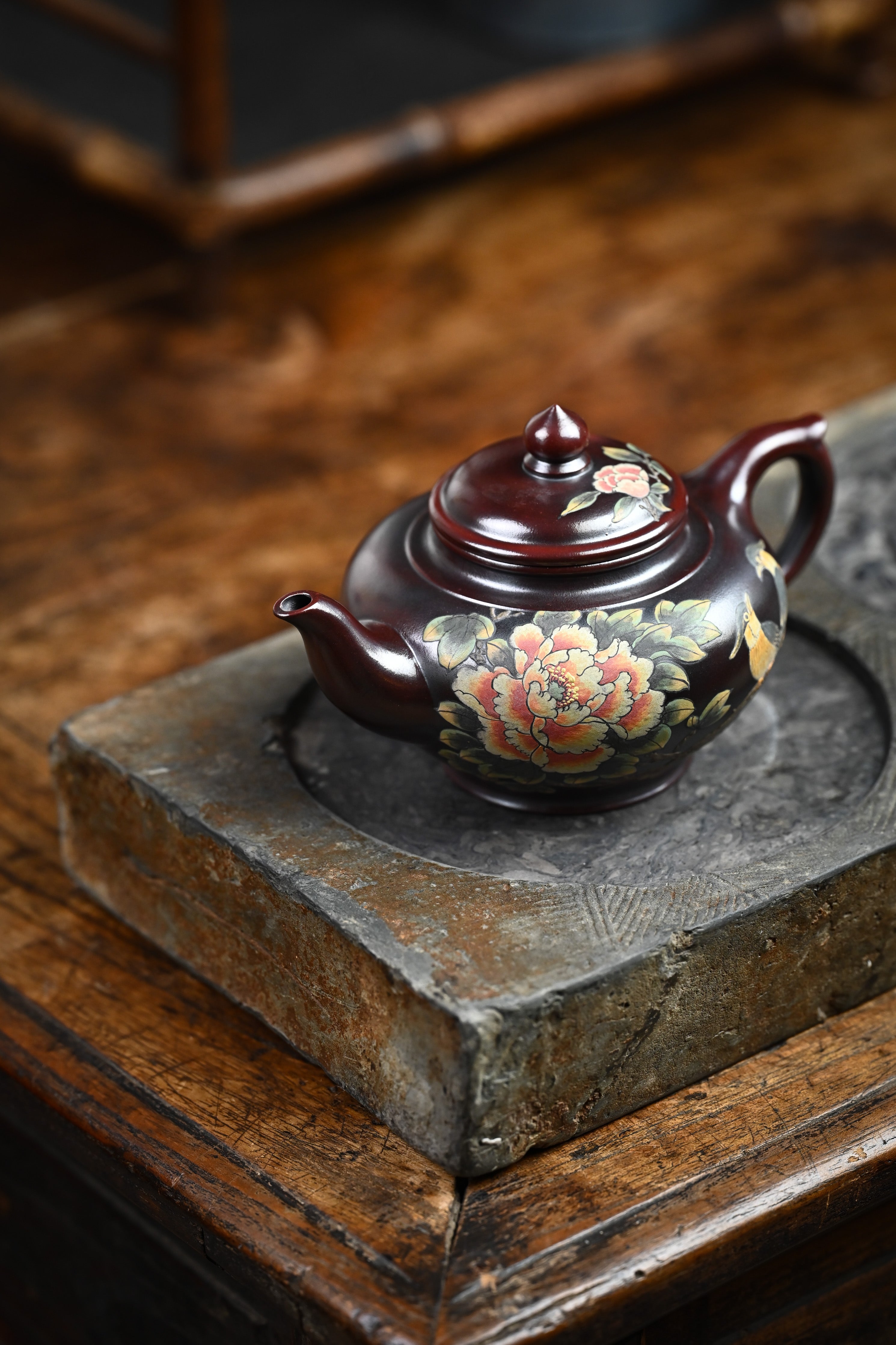 Handmade YANYOO Yixing teapot featuring aged Wuni clay and painting, Xiao Ying, lifestyle left side.