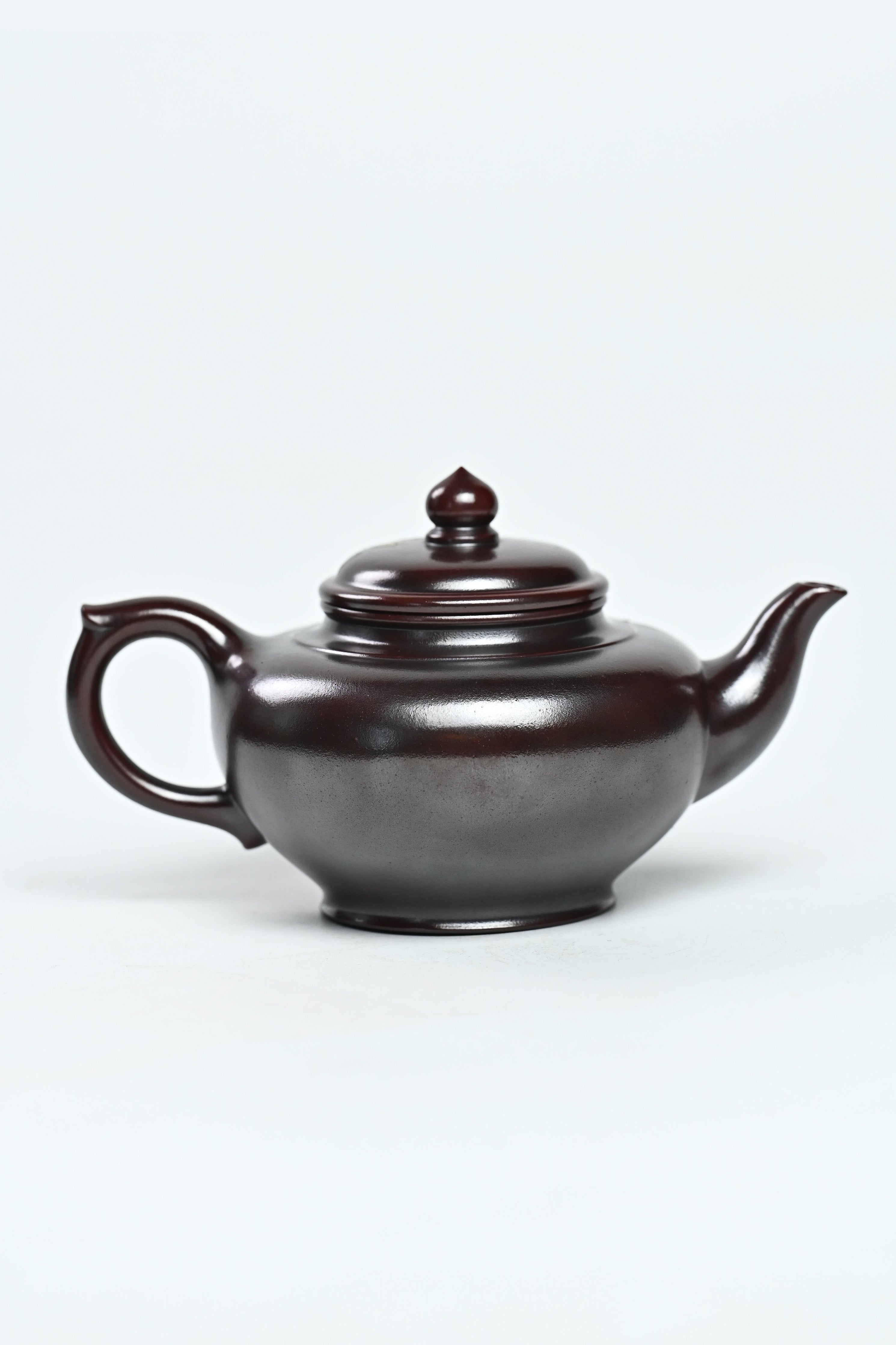 Handmade YANYOO Yixing teapot featuring aged Wuni clay and painting, Xiao Ying, product right side.