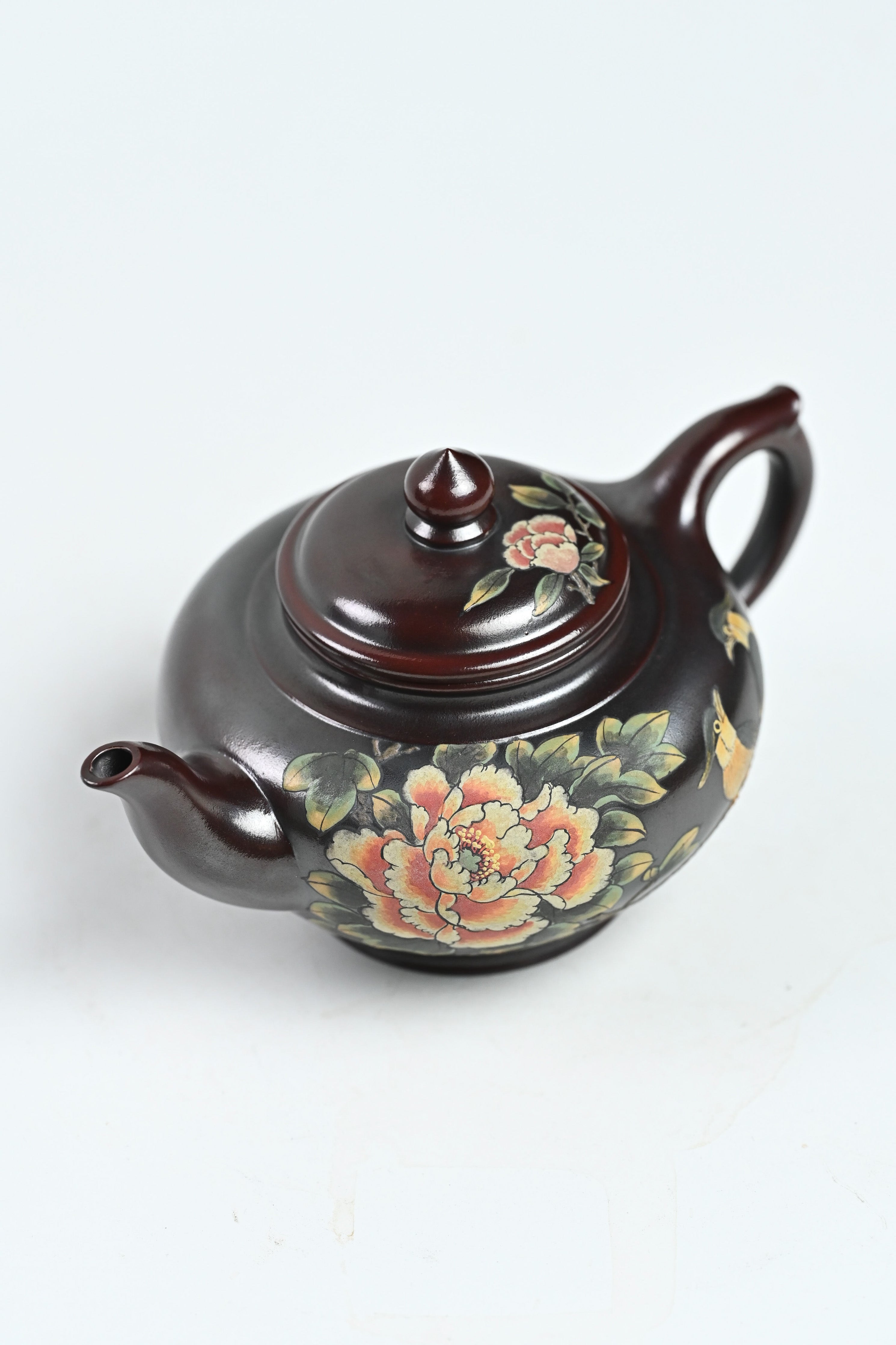 Handmade YANYOO Yixing teapot featuring aged Wuni clay and painting, Xiao Ying, product top side.