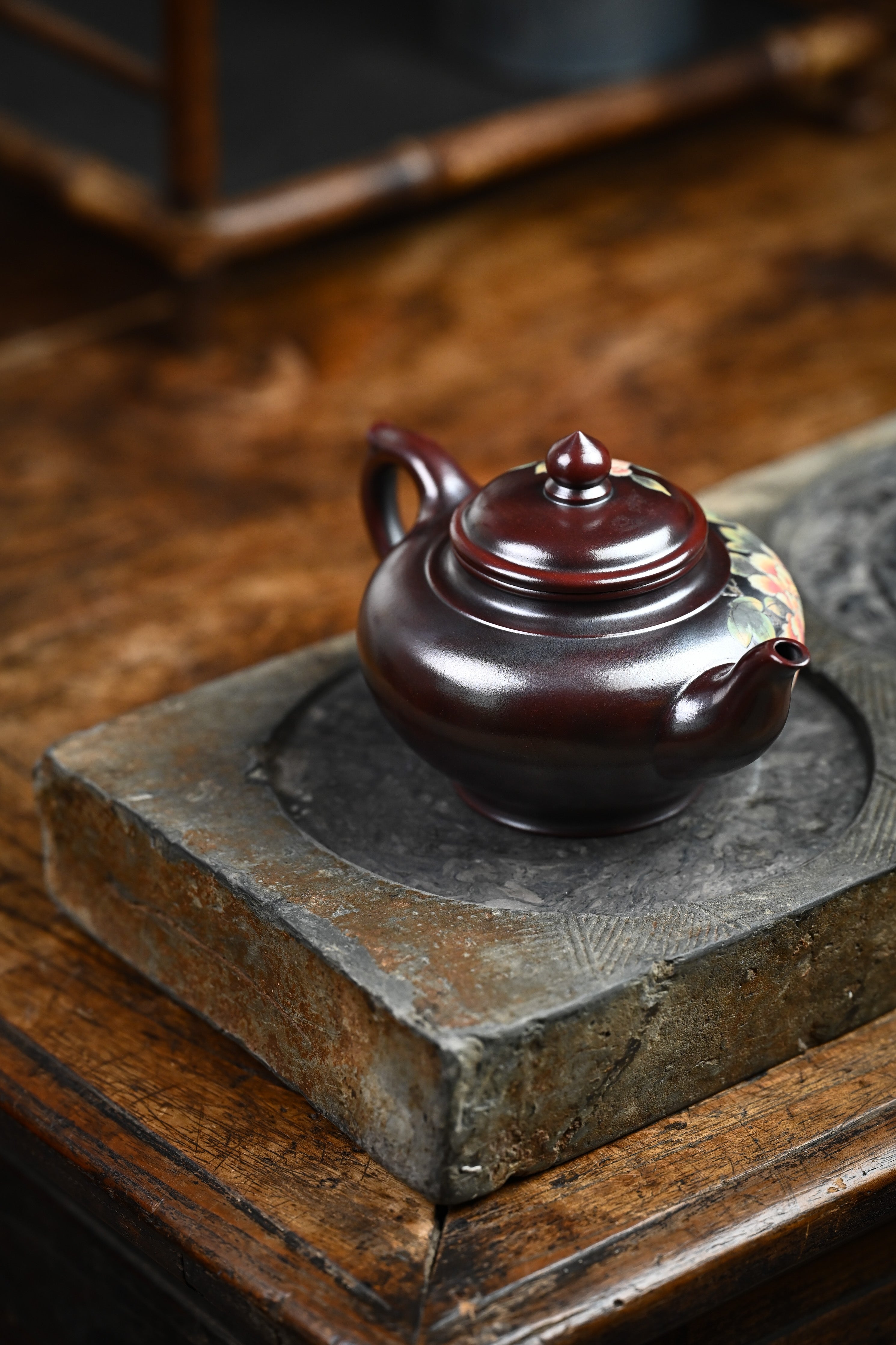 Handmade YANYOO Yixing teapot featuring aged Wuni clay and painting, Xiao Ying, lifestyle right side.