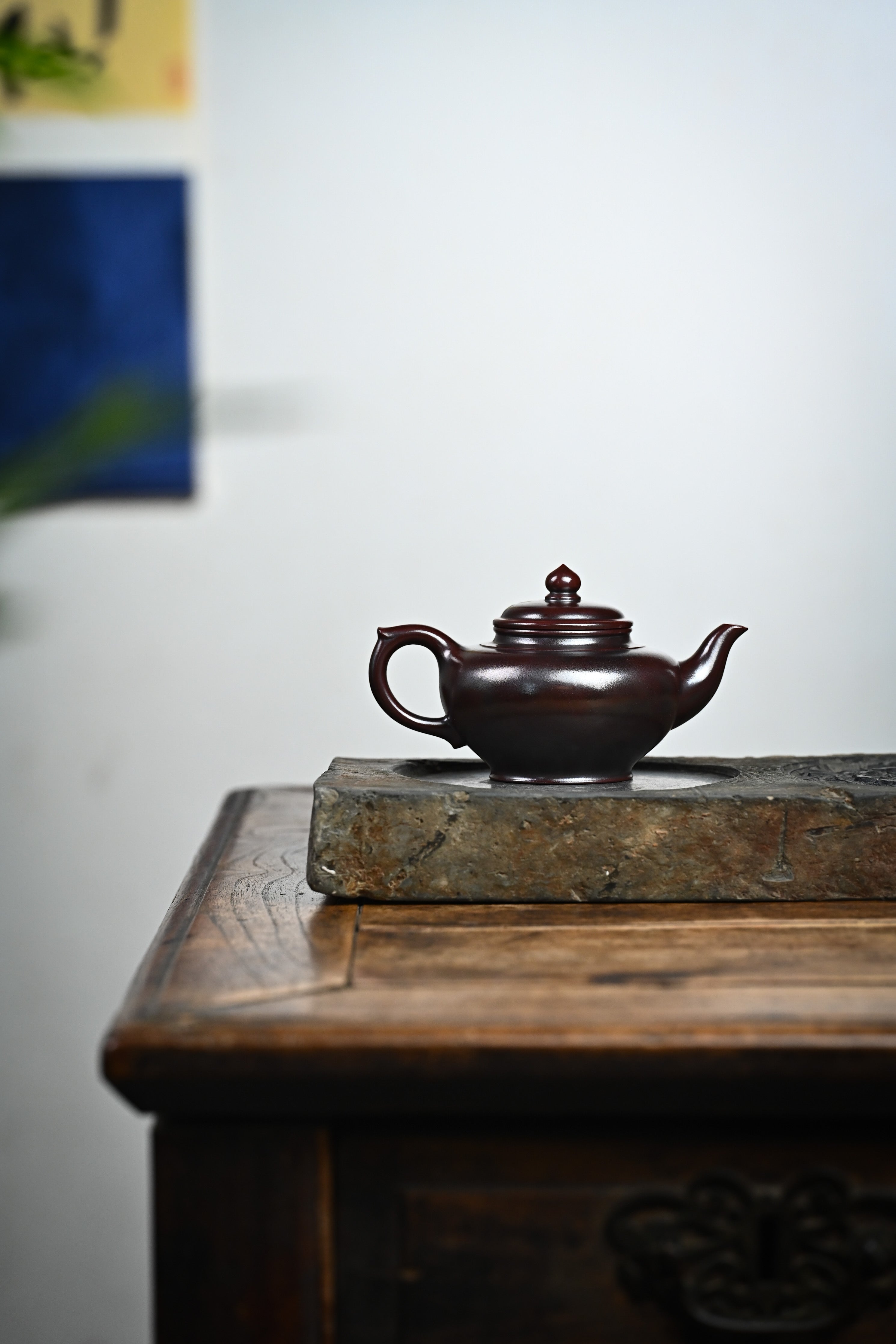 Handmade YANYOO Yixing teapot featuring aged Wuni clay and painting, Xiao Ying, lifestyle wide-angle right side.