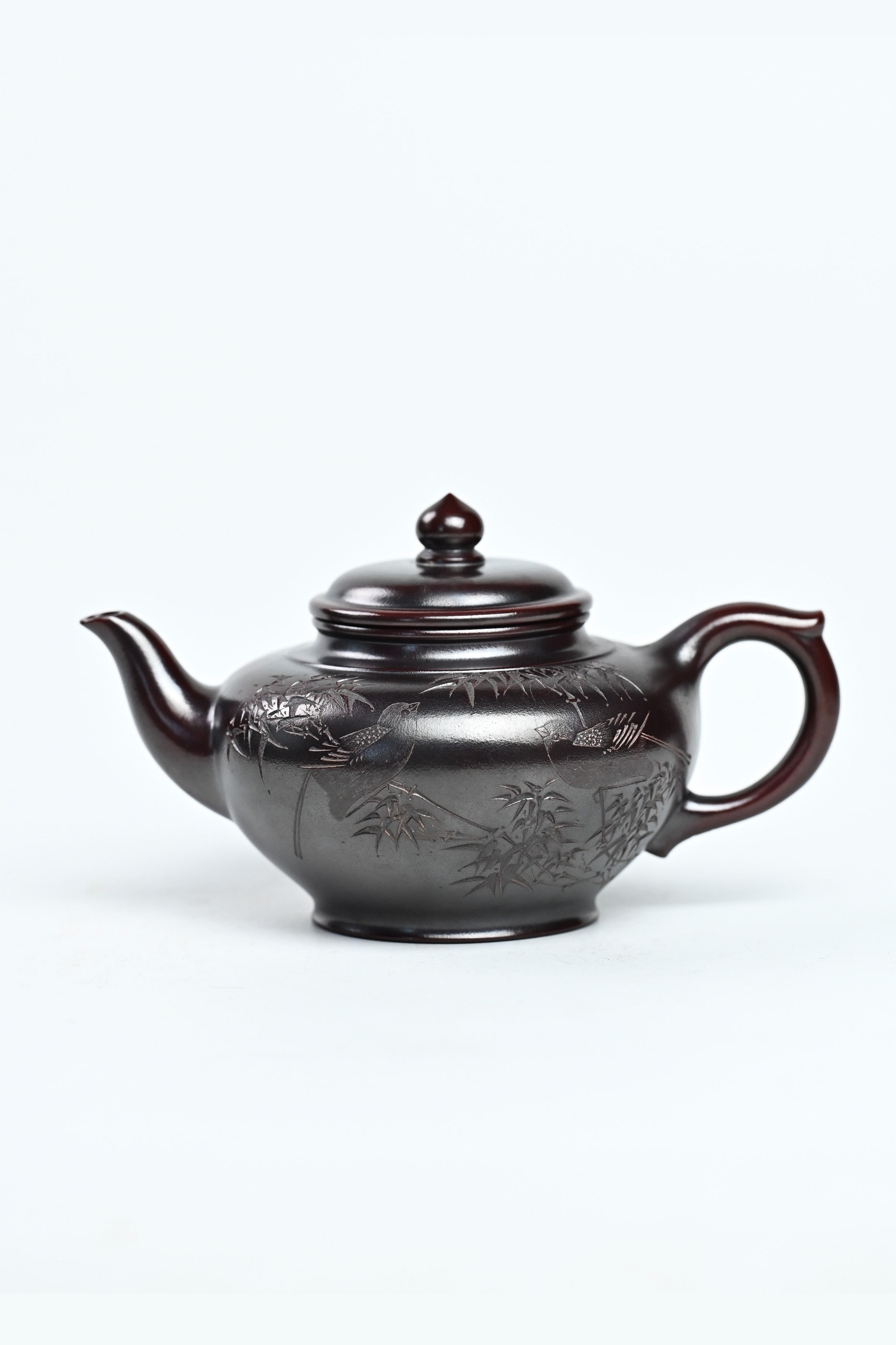 Handmade YANYOO Yixing teapot featuring aged Wuni clay and engraving, Xiao Ying, product left side.