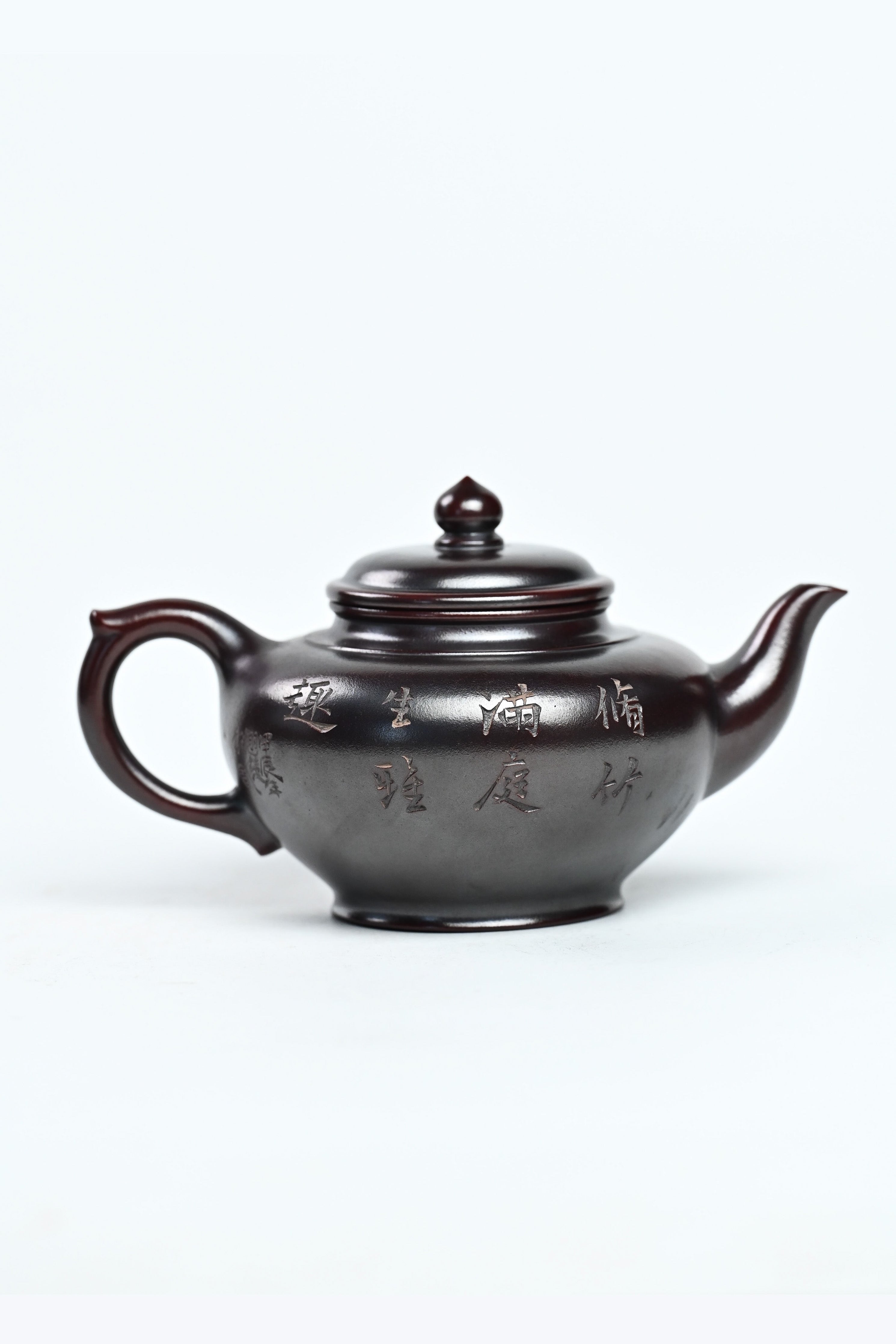 Handmade YANYOO Yixing teapot featuring aged Wuni clay and engraving, Xiao Ying, product right side.